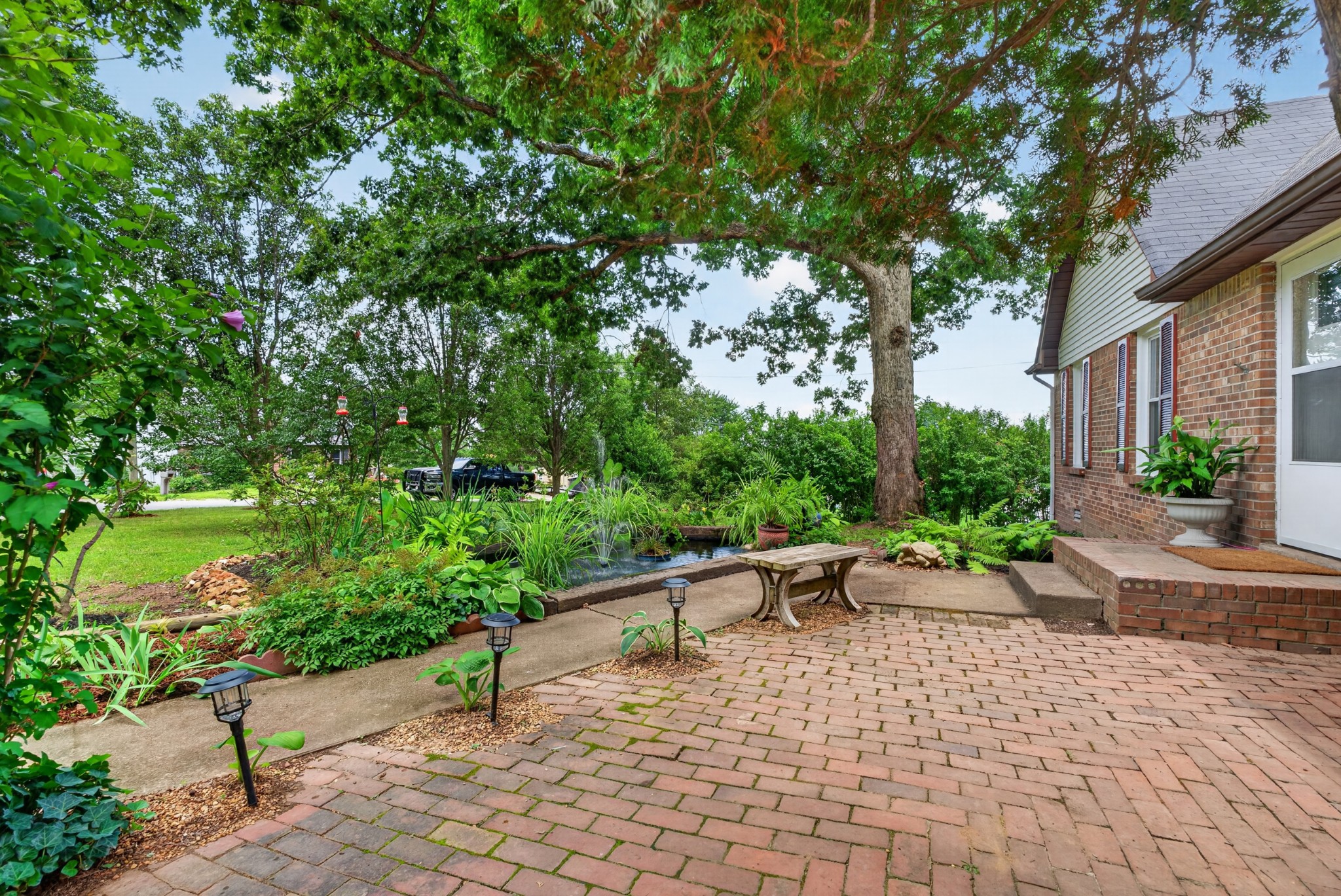 410 Spencer Ln