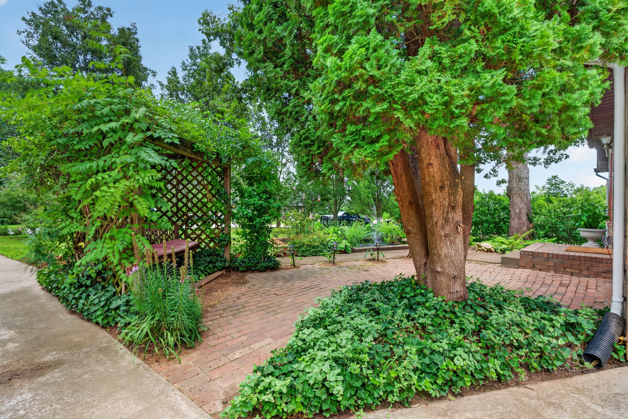 410 Spencer Ln