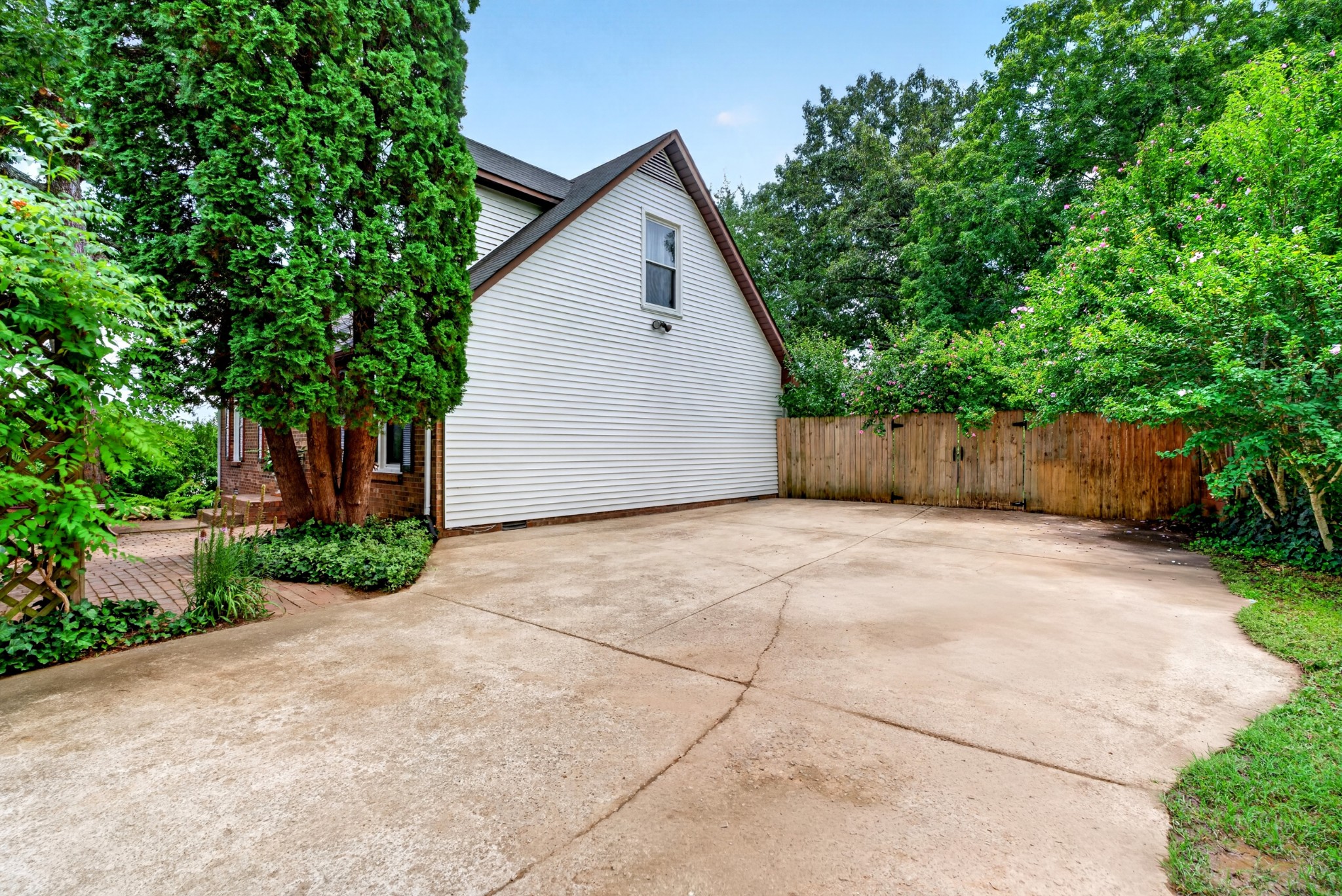 410 Spencer Ln