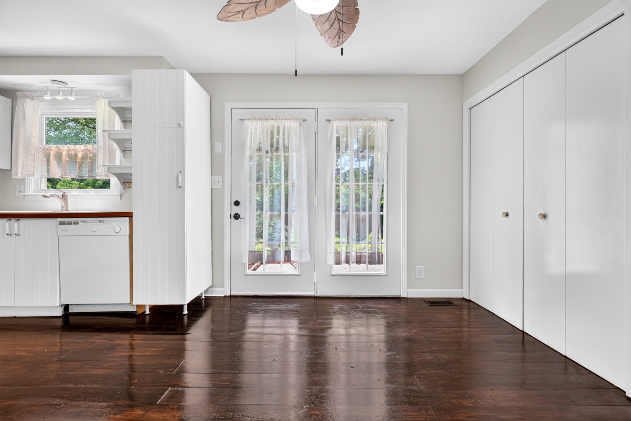 410 Spencer Ln
