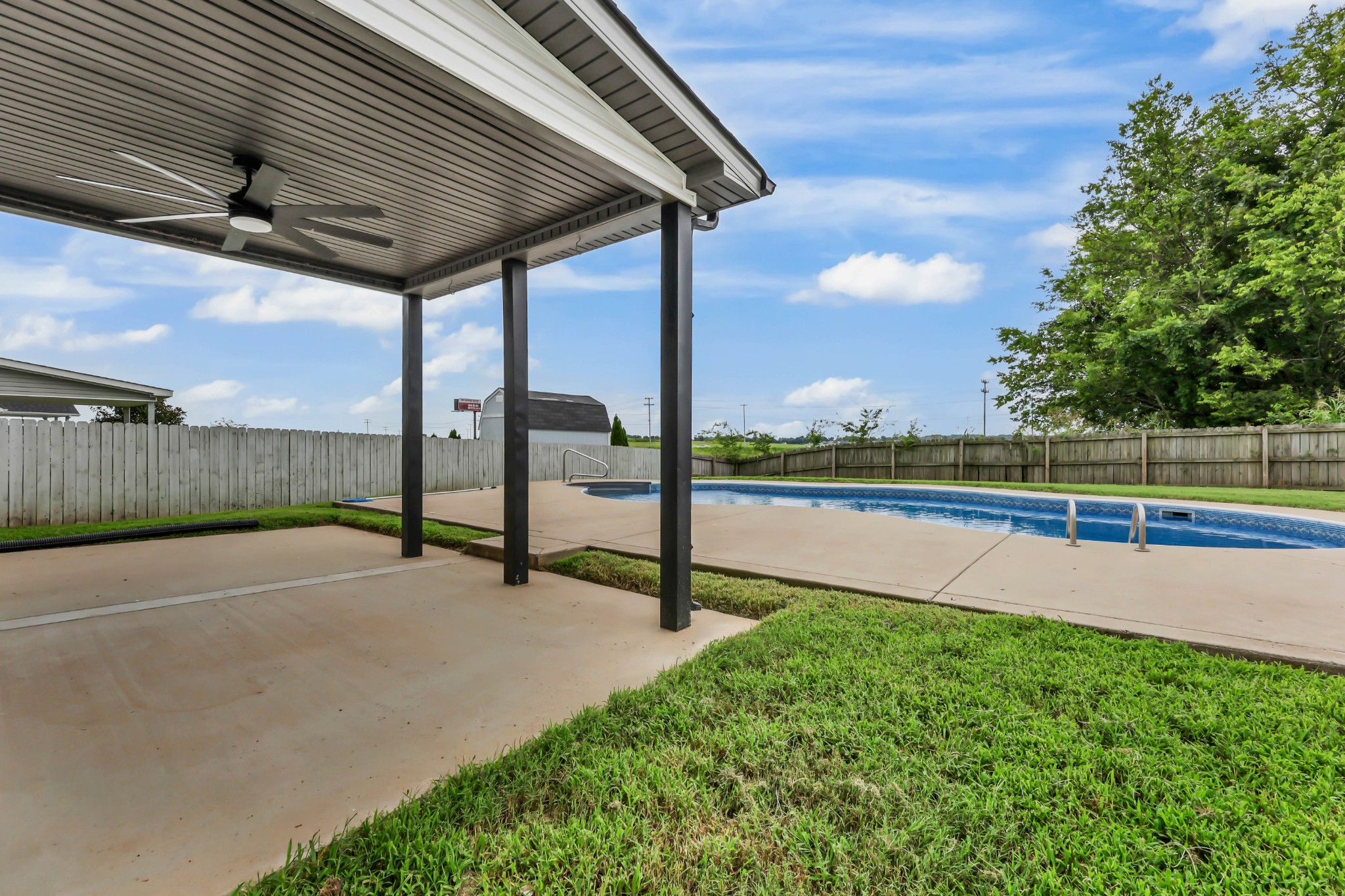 2428 Andersonville Dr
