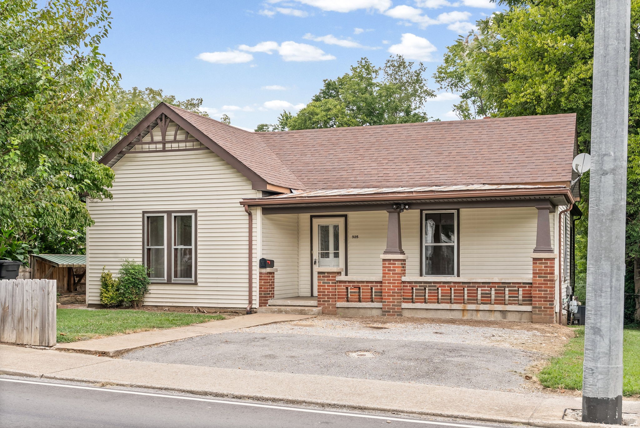925 Crossland Ave