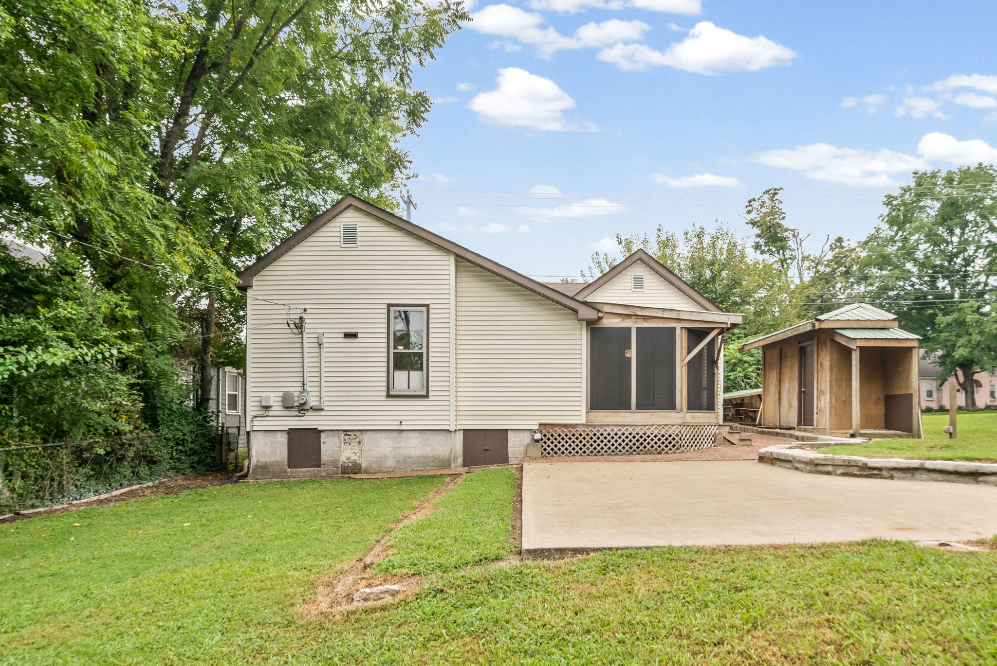 925 Crossland Ave