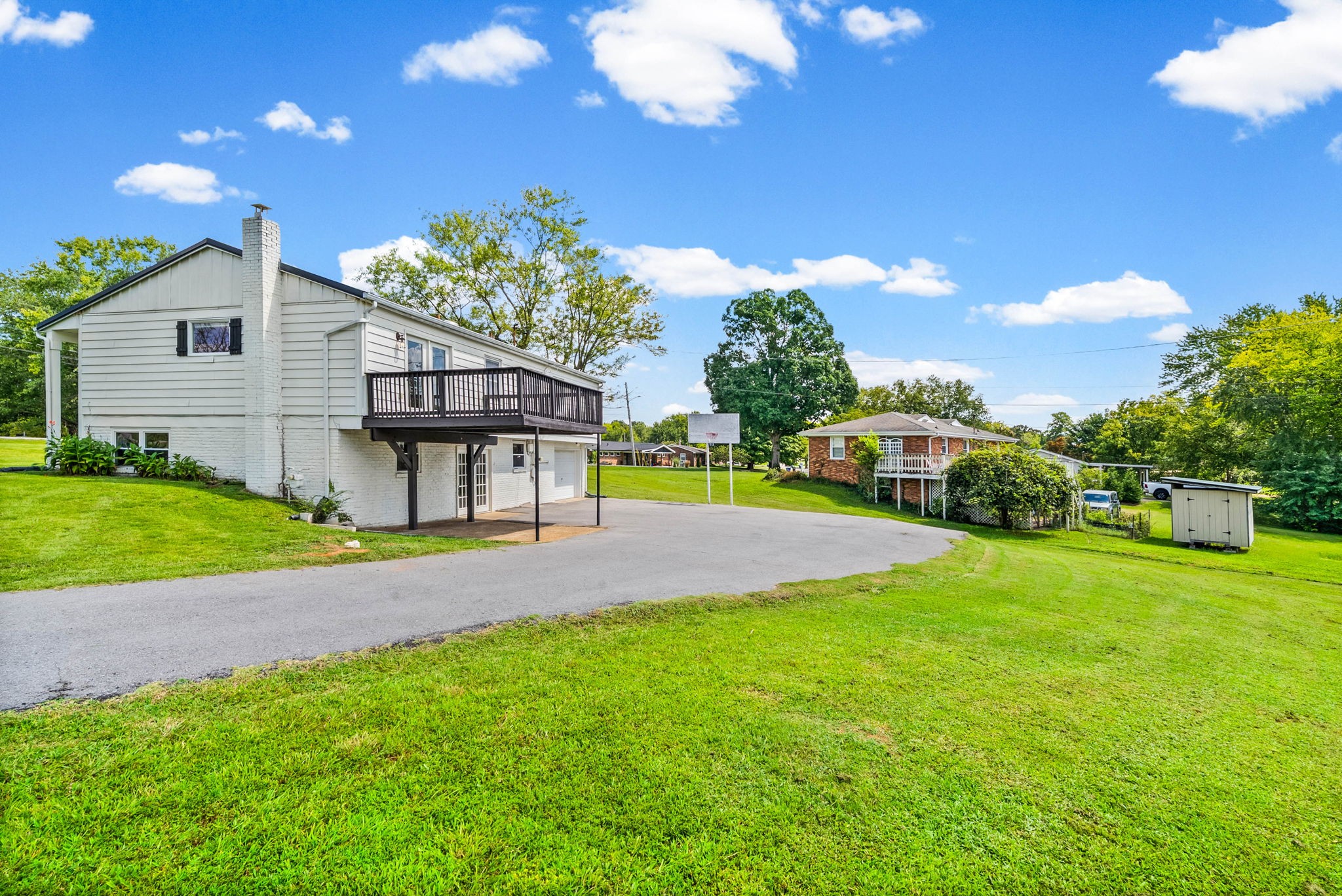 201 W Meadow Dr