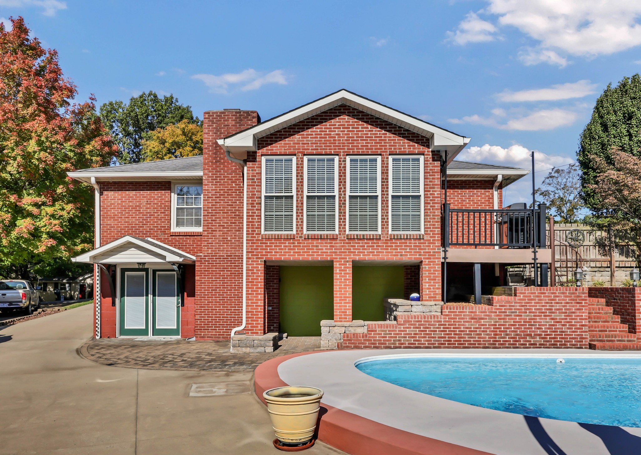 207 Paddock Rd