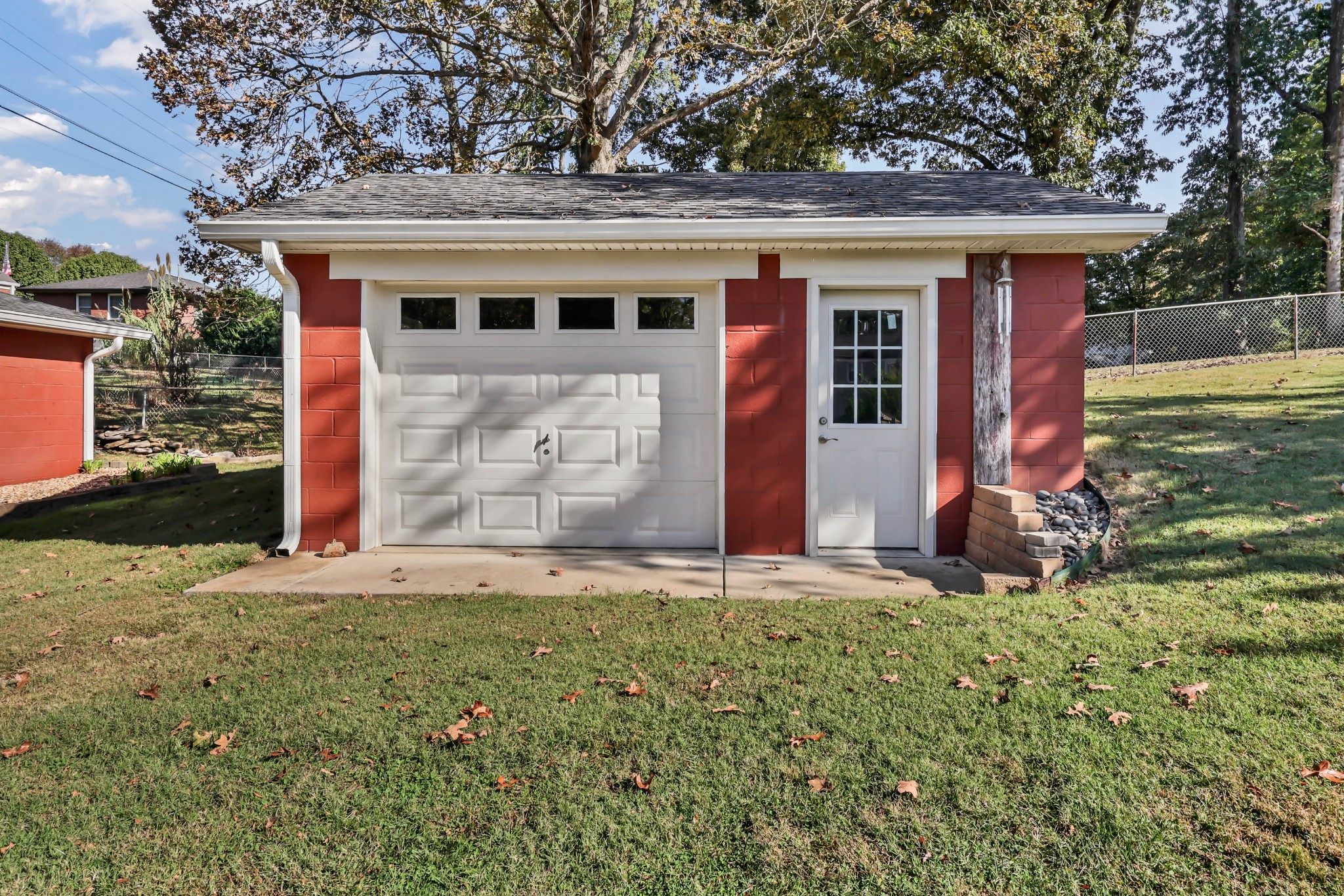 207 Paddock Rd