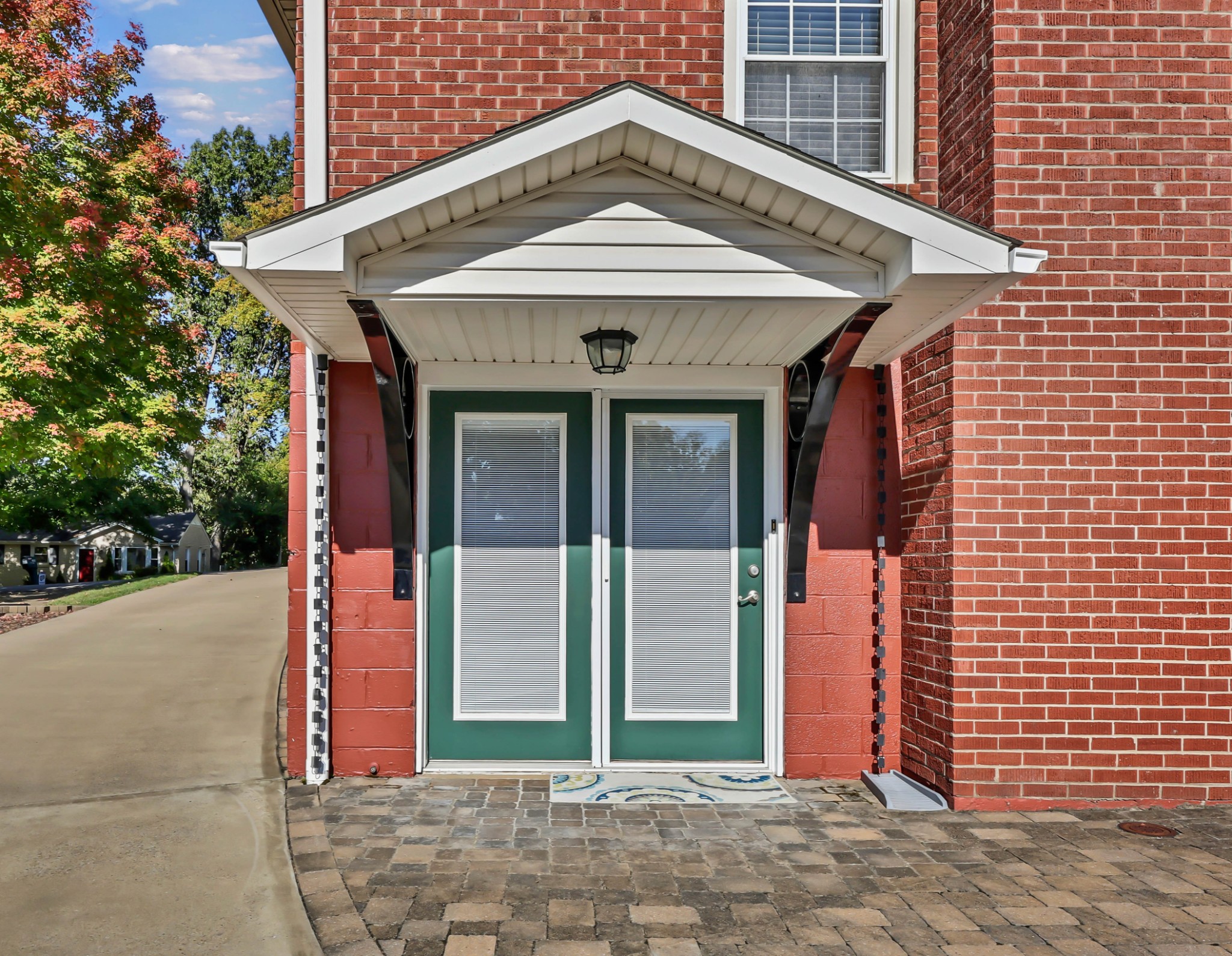 207 Paddock Rd