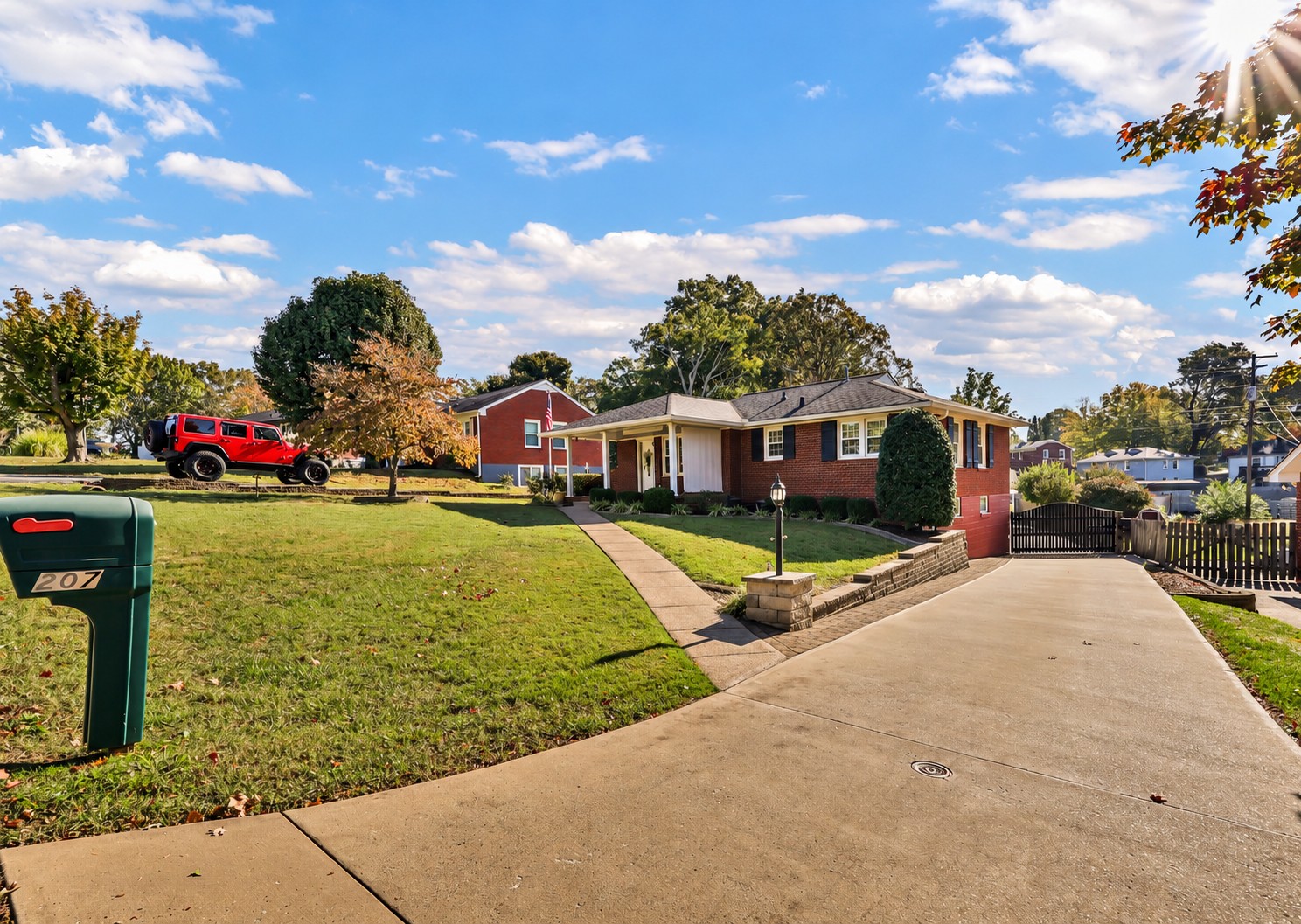 207 Paddock Rd