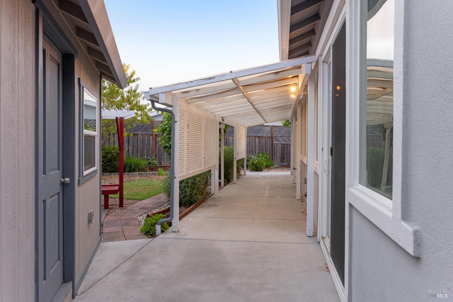 1628 Keoke Ct