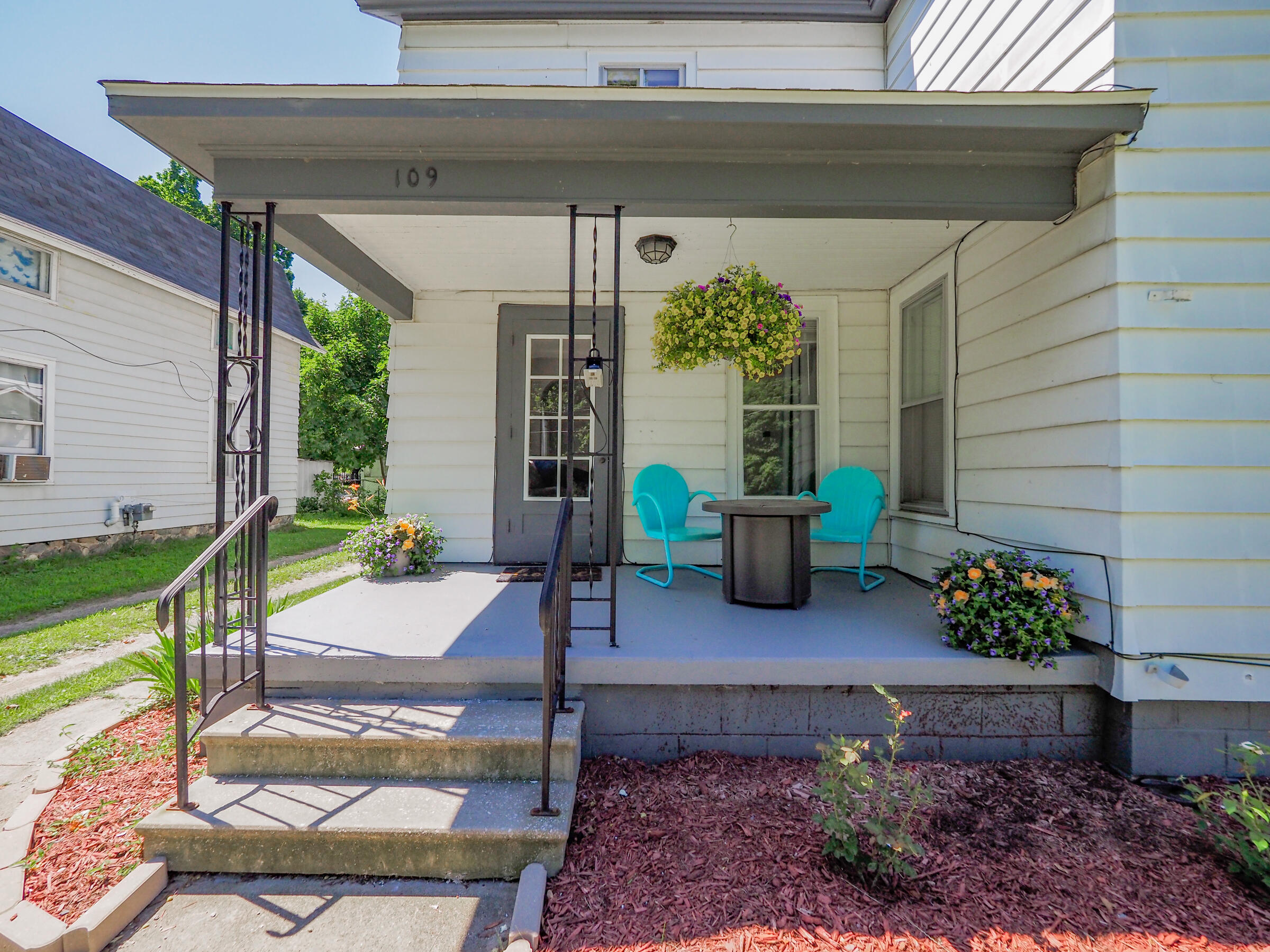 109 W St Joseph Street