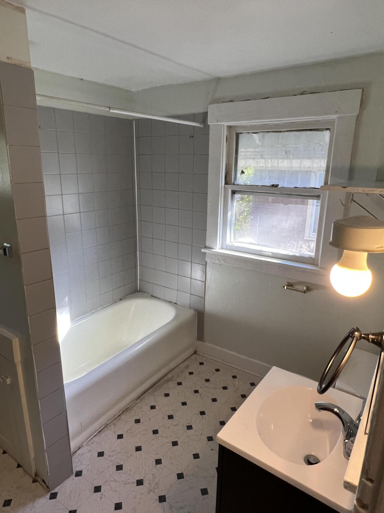 916 Lee Barton Court