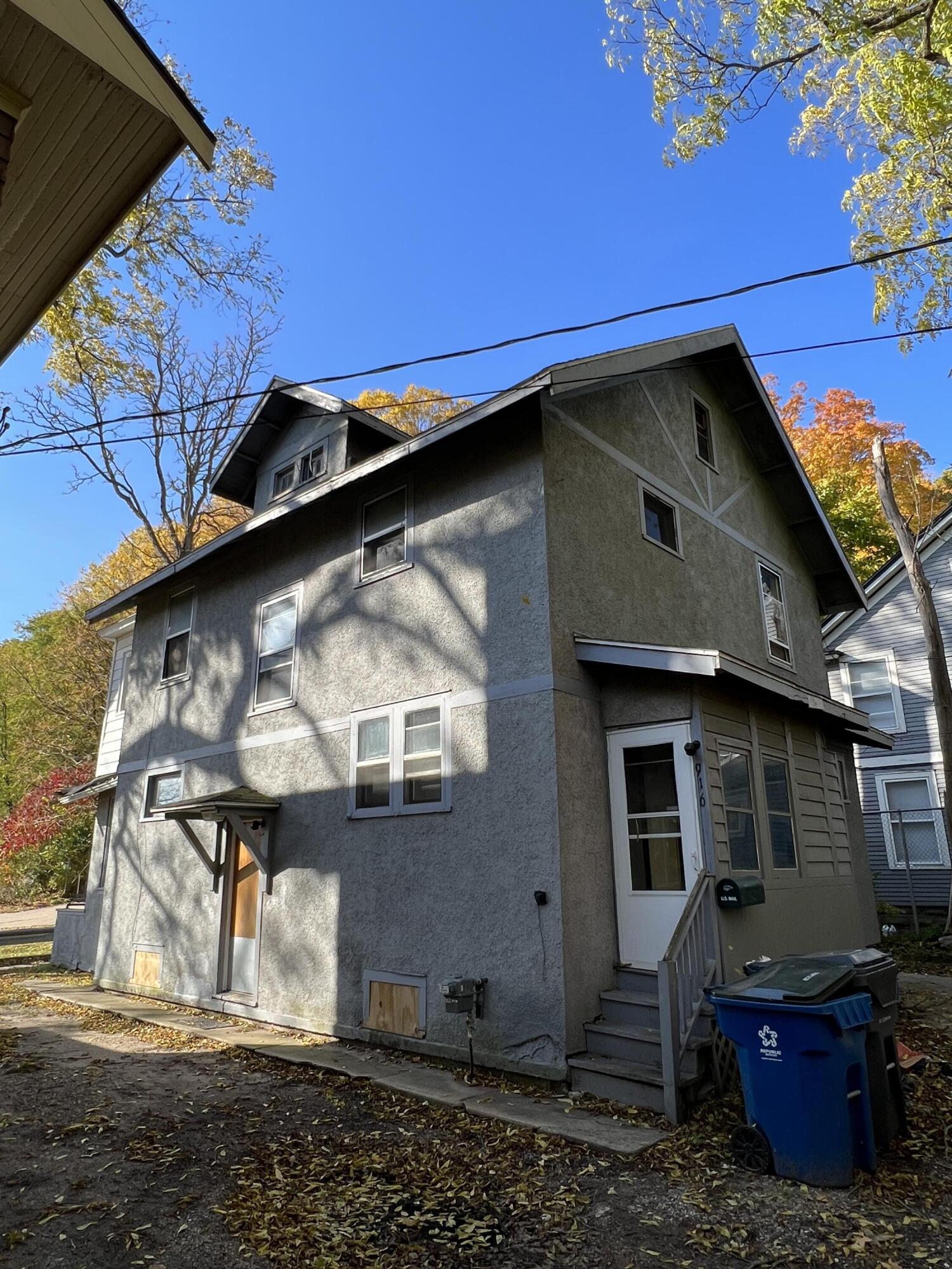 916 Lee Barton Court