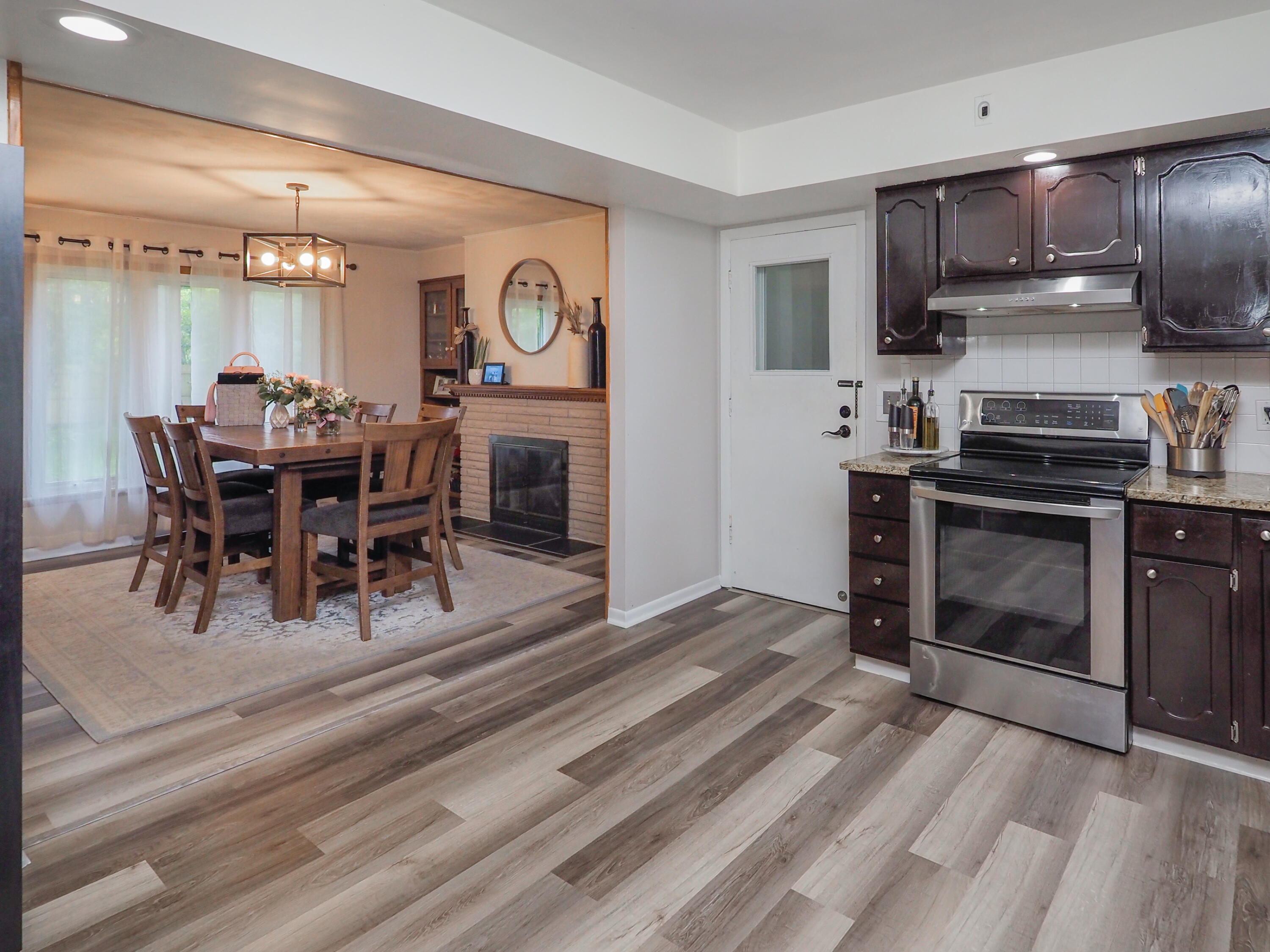 2409 Ridgefield Road