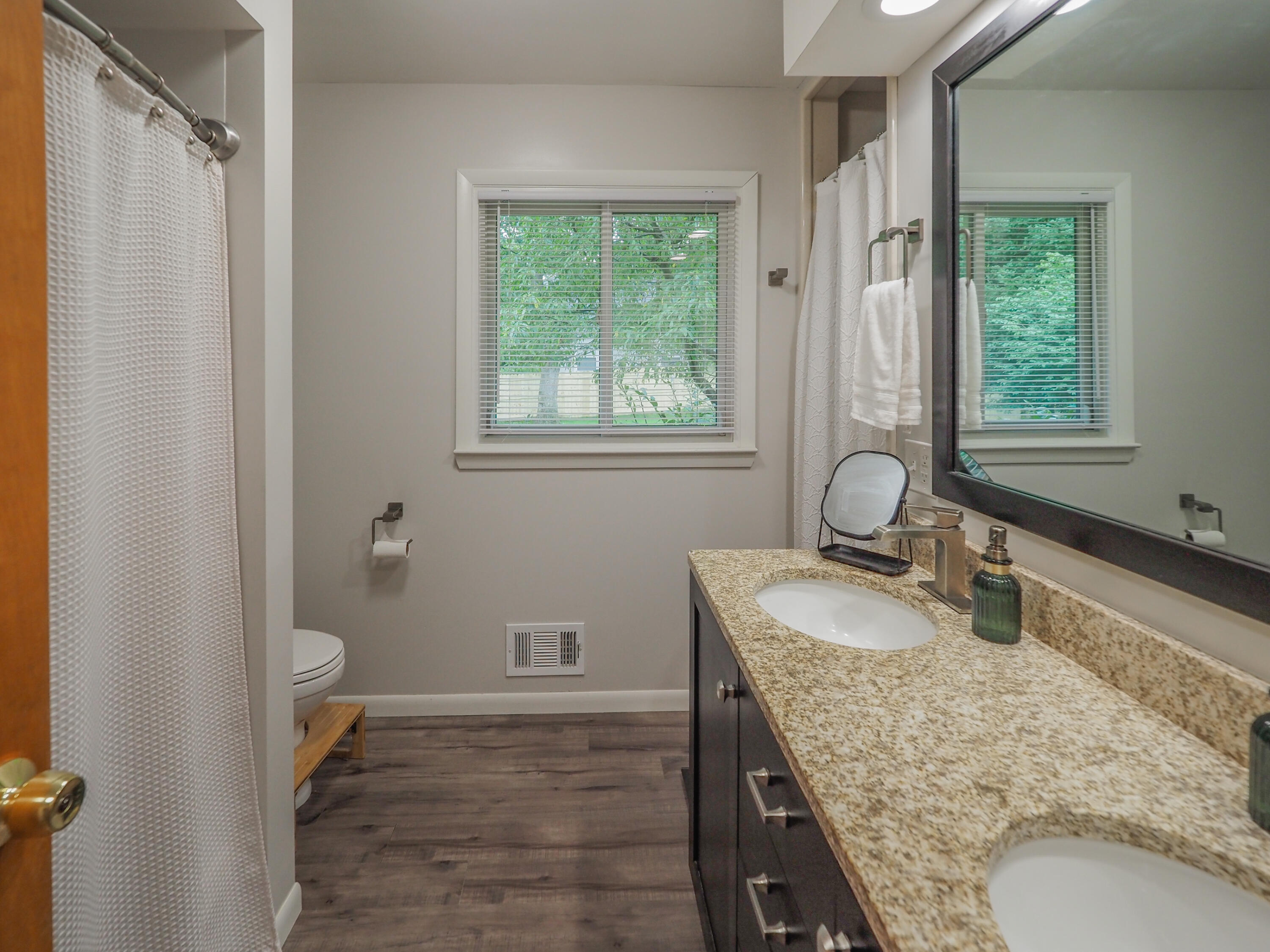 2409 Ridgefield Road