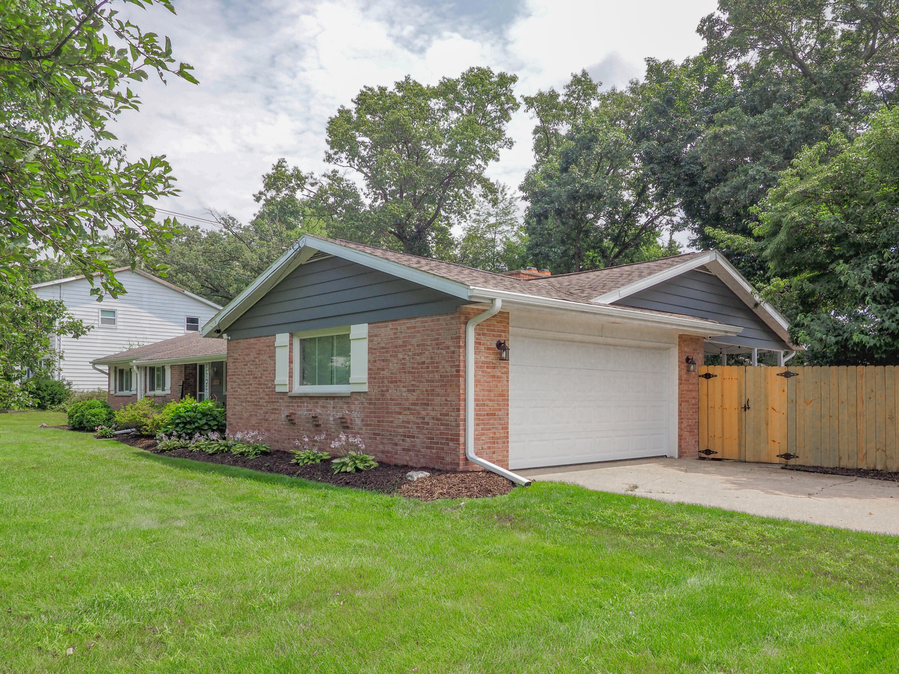 2409 Ridgefield Road