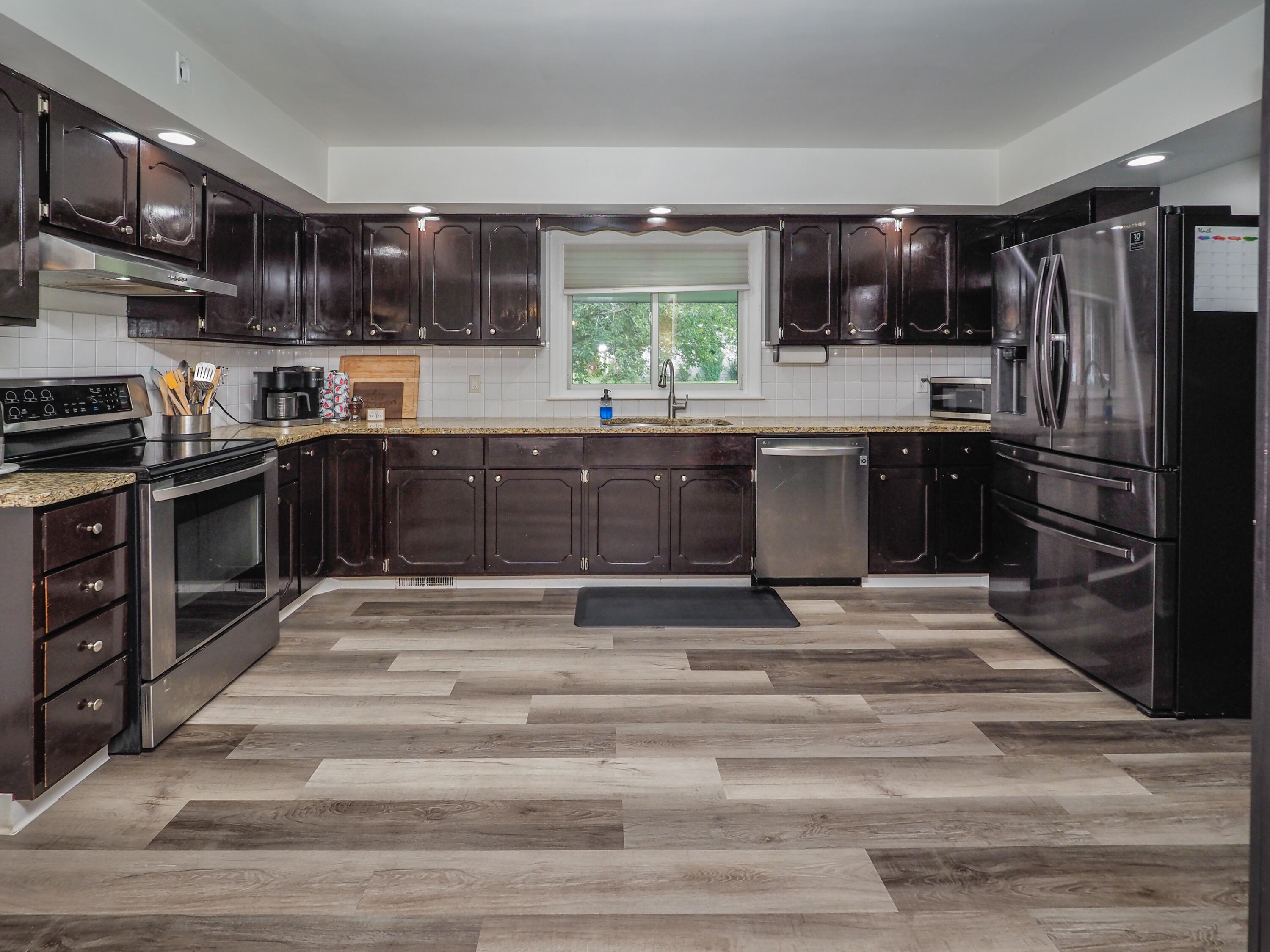 2409 Ridgefield Road