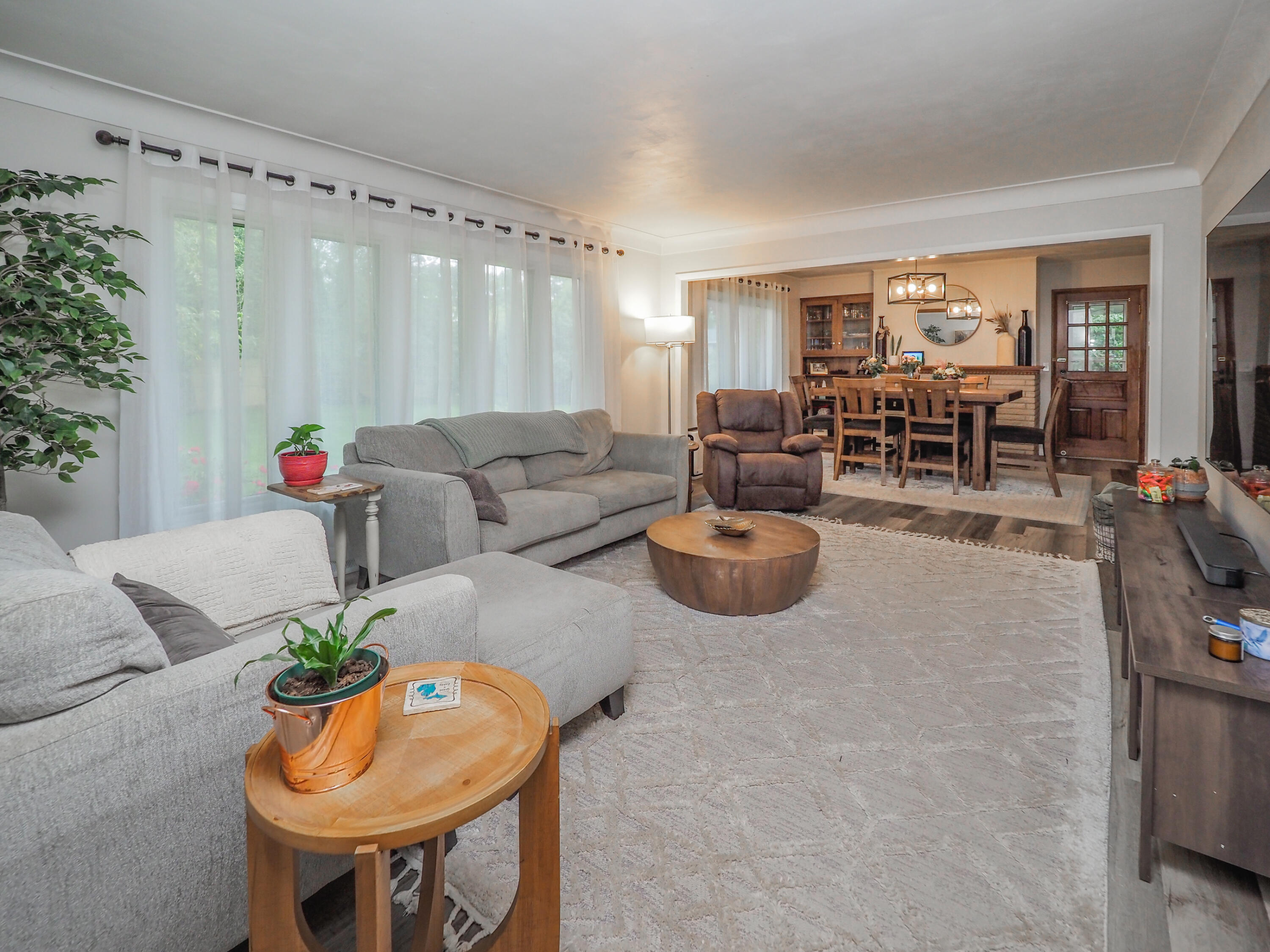 2409 Ridgefield Road