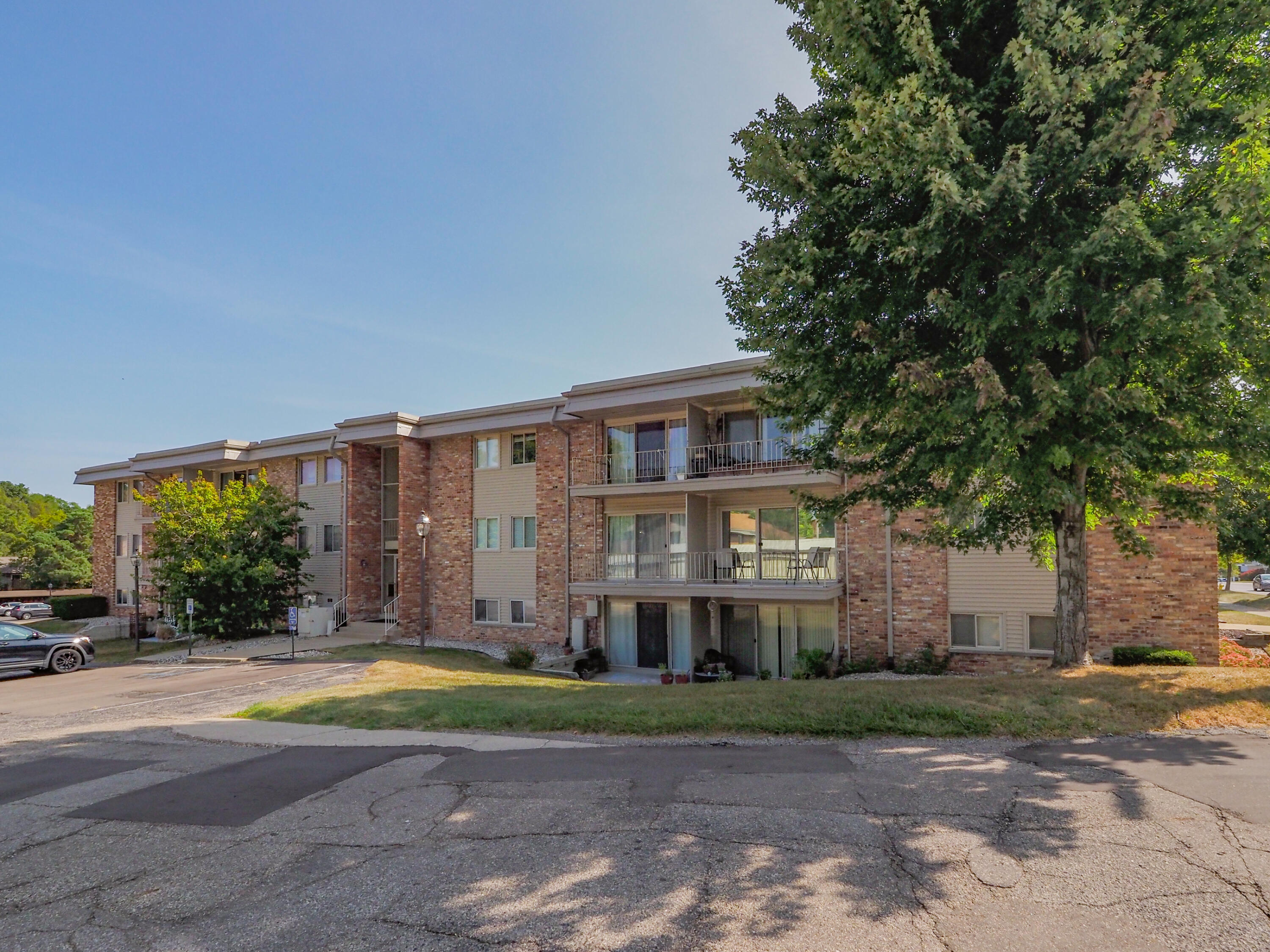 748 W Kilgore Road, 306