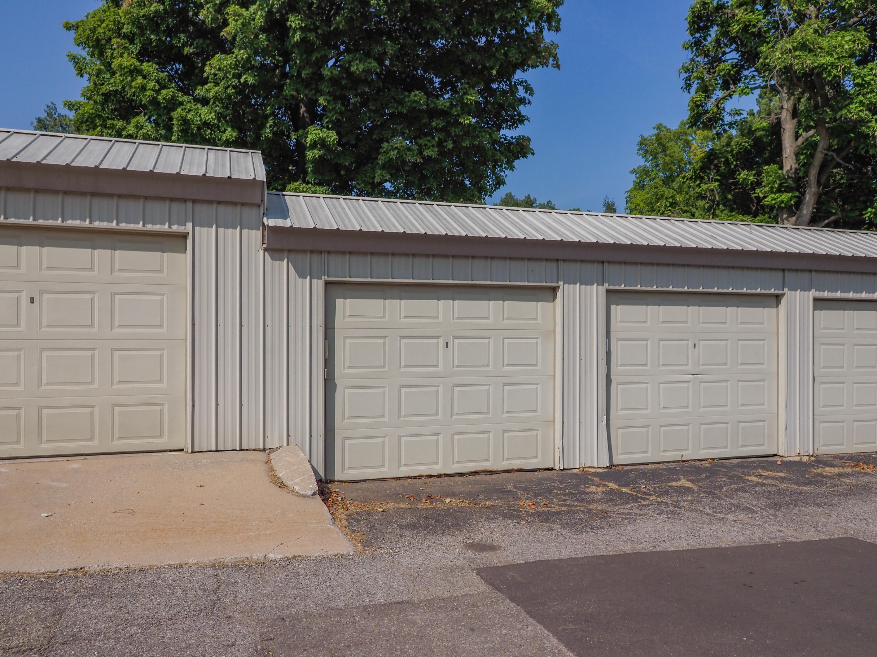 748 W Kilgore Road, 306