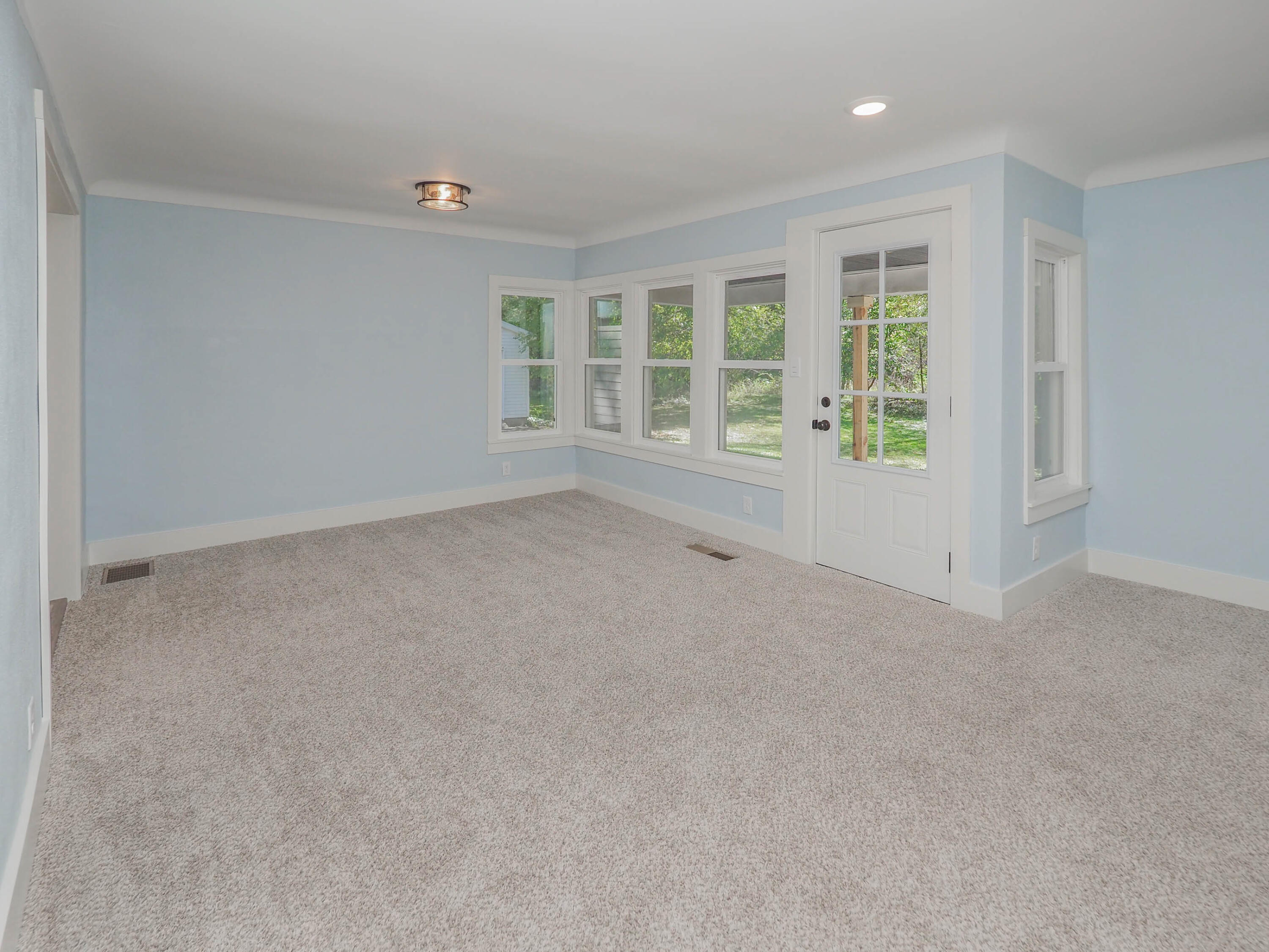 8750 N Riverview Drive