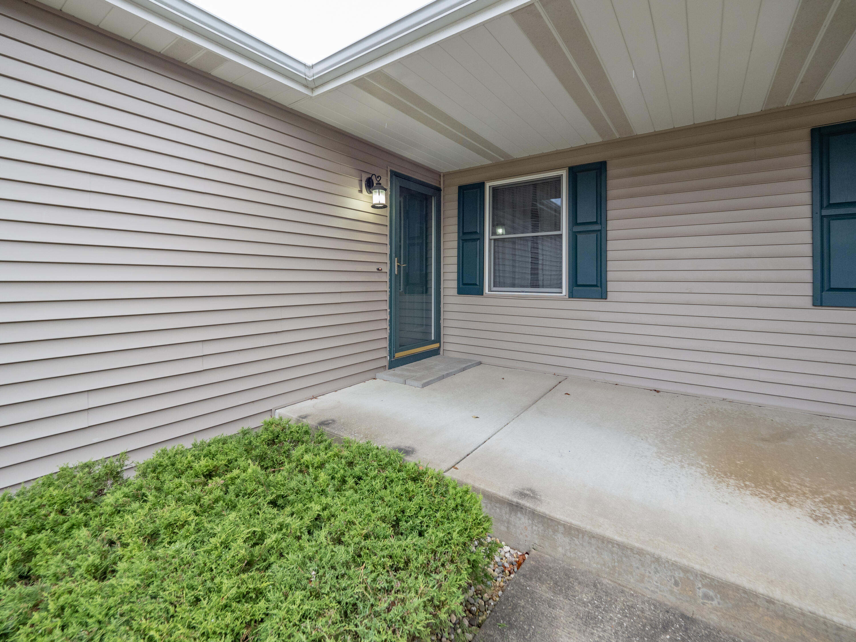 734 Bayberry Lane, 48