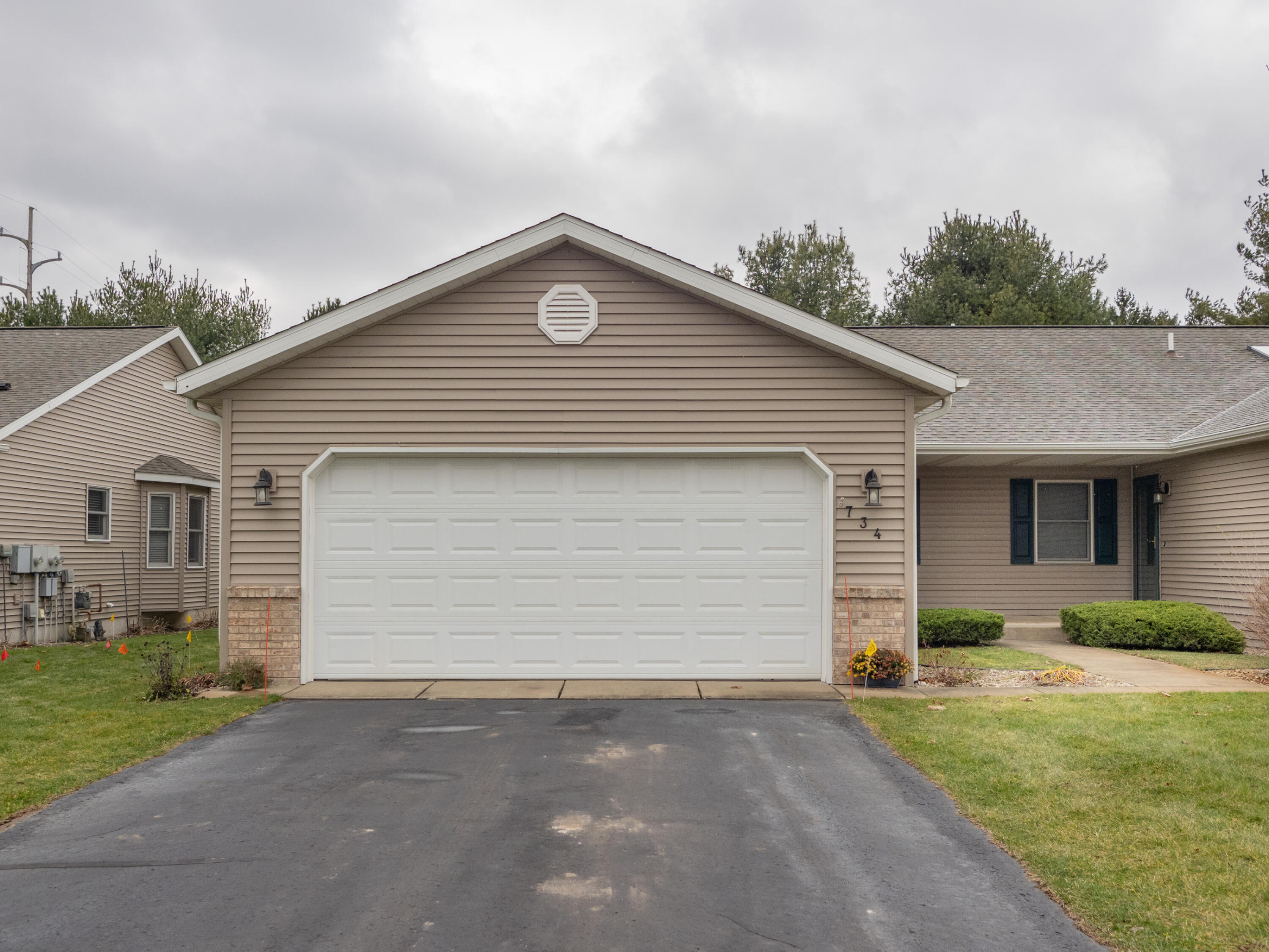 734 Bayberry Lane, 48