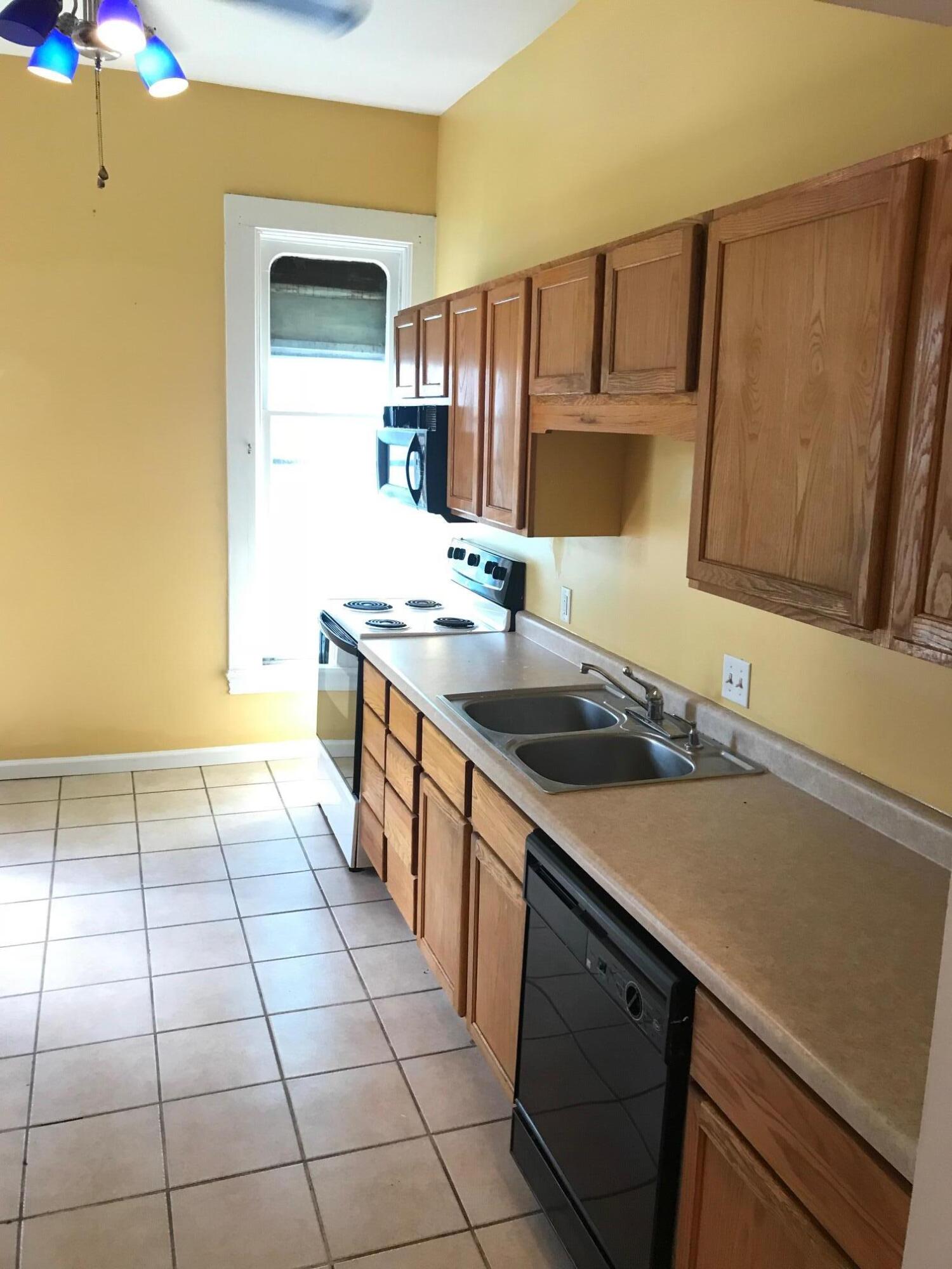 738-740 McCourtie Street