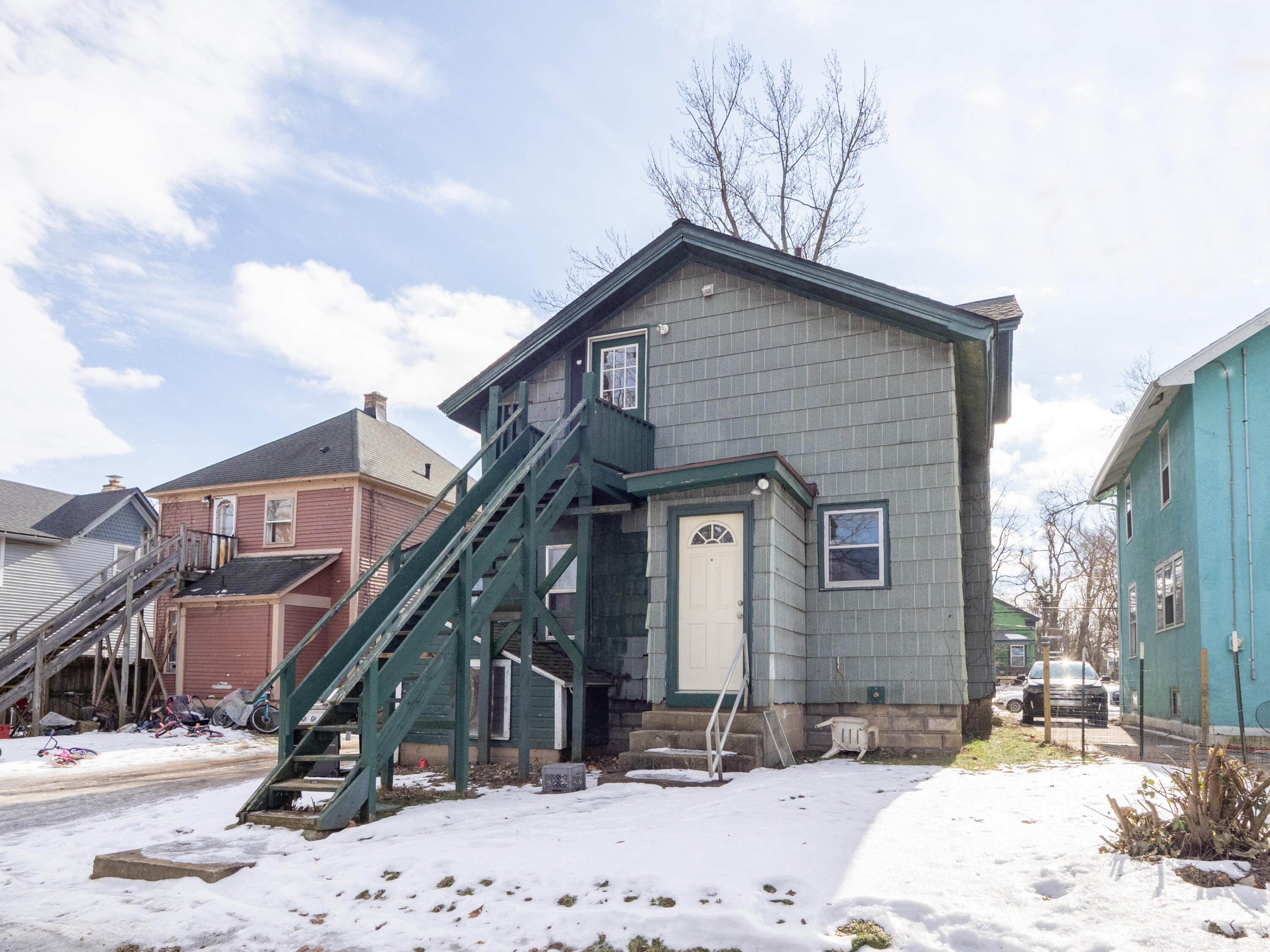 738-740 McCourtie Street