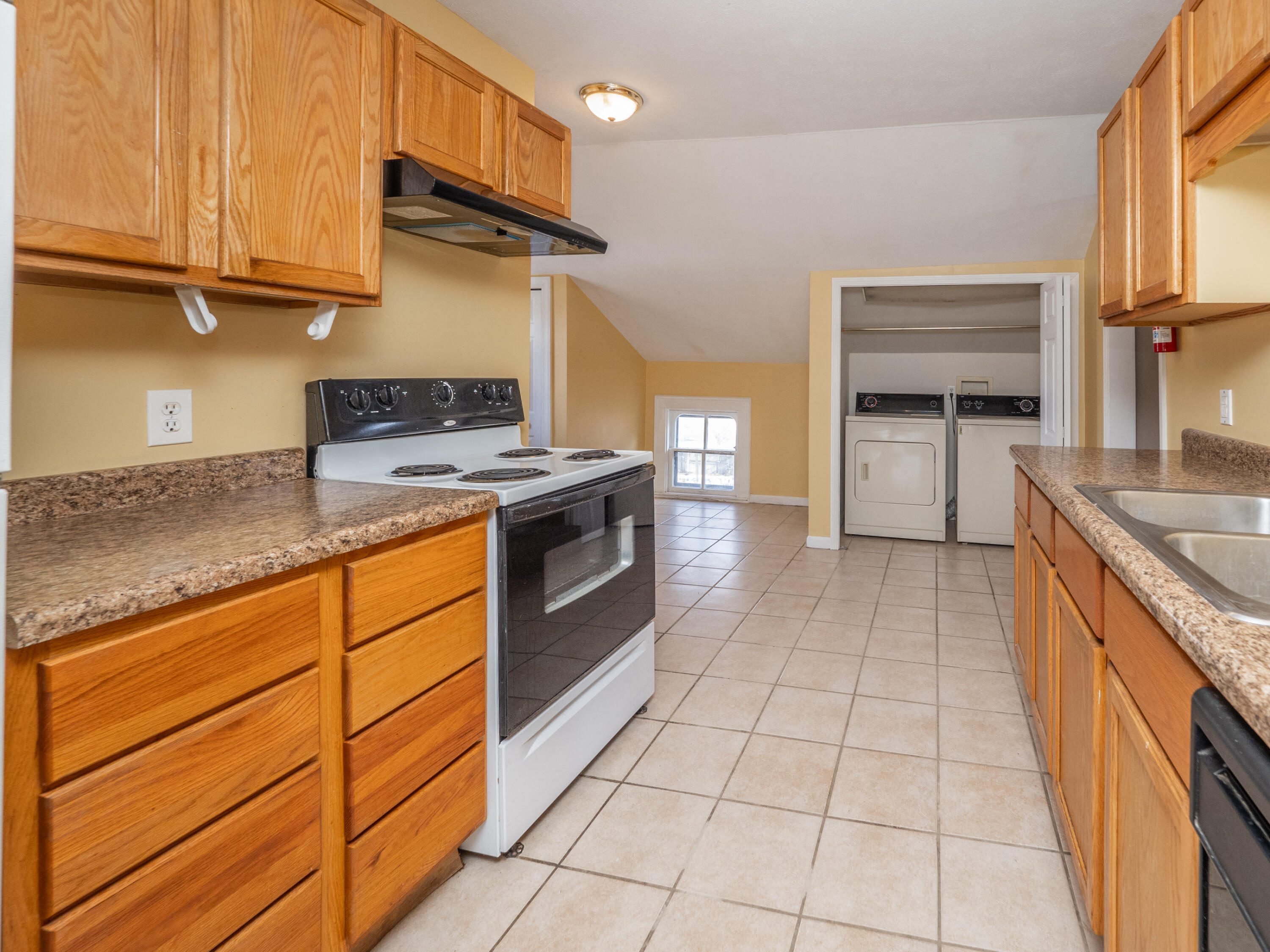 738-740 McCourtie Street