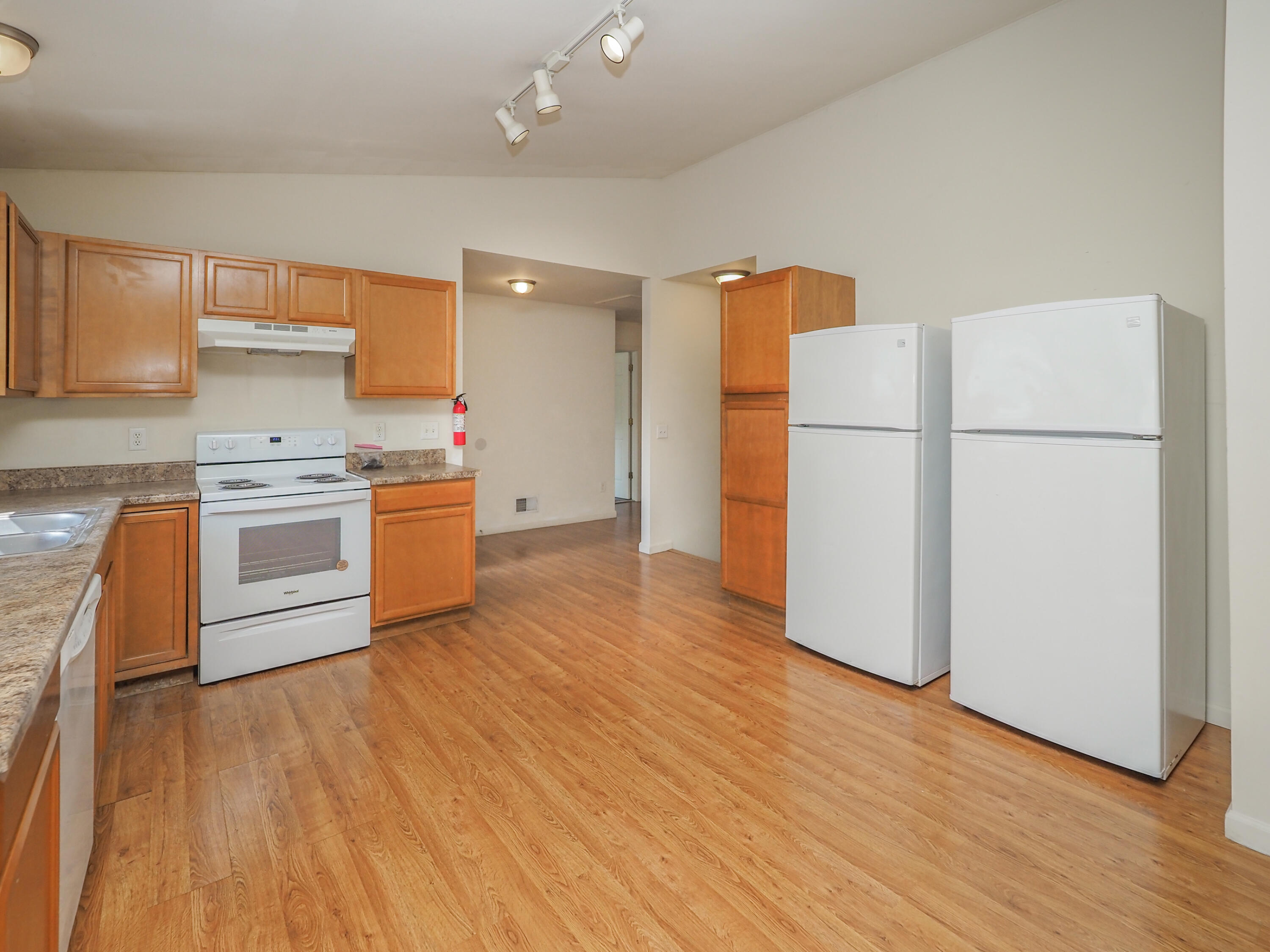 1402-1410 Sutherland Avenue