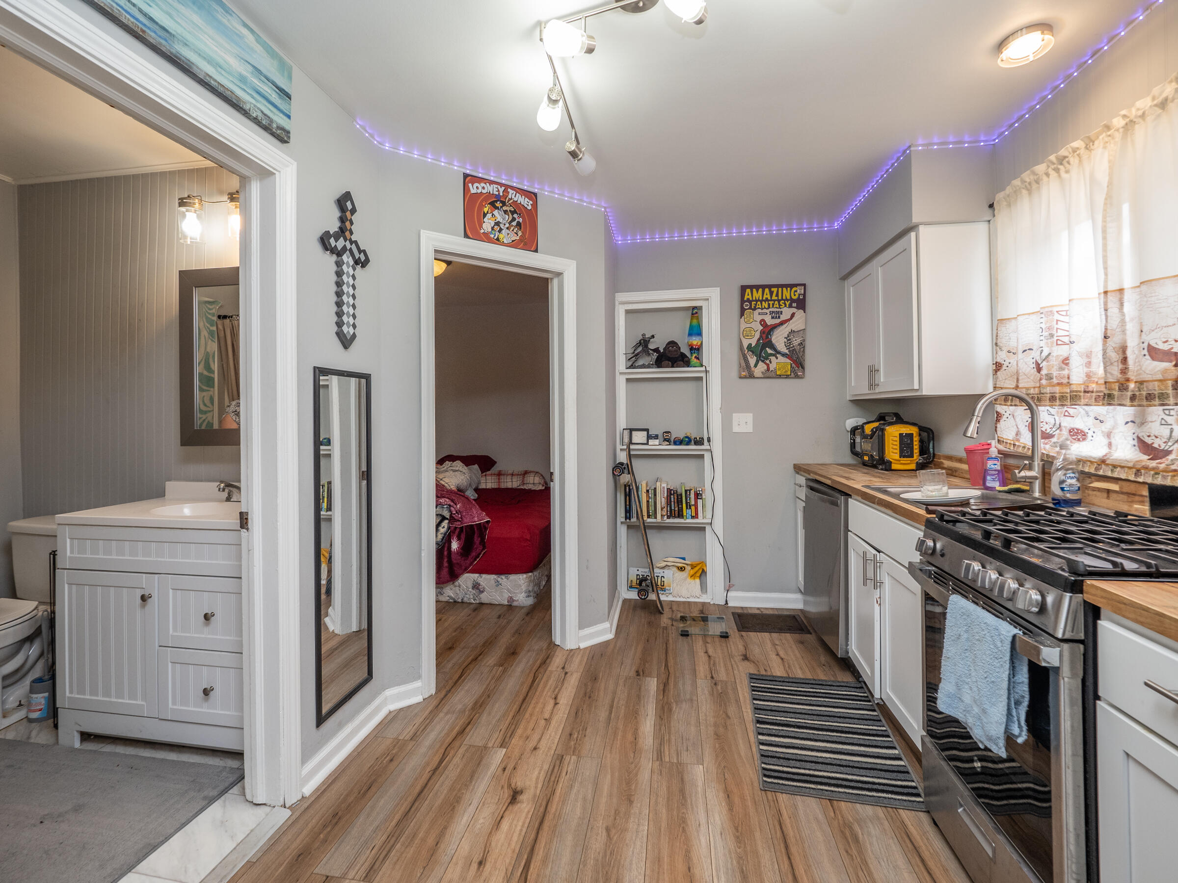 613-615 Davis Street