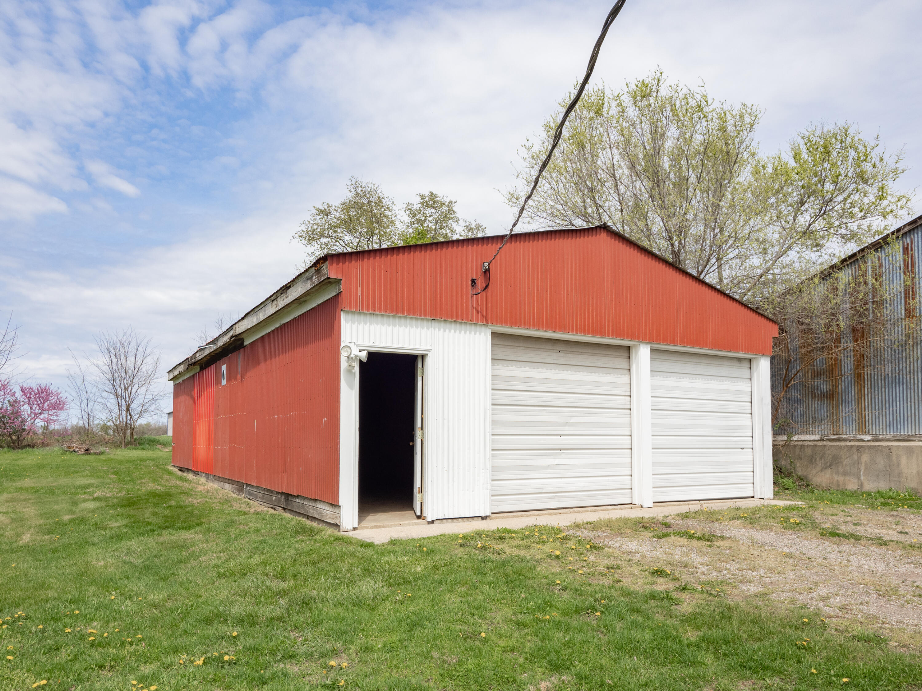 923 E Allegan Street