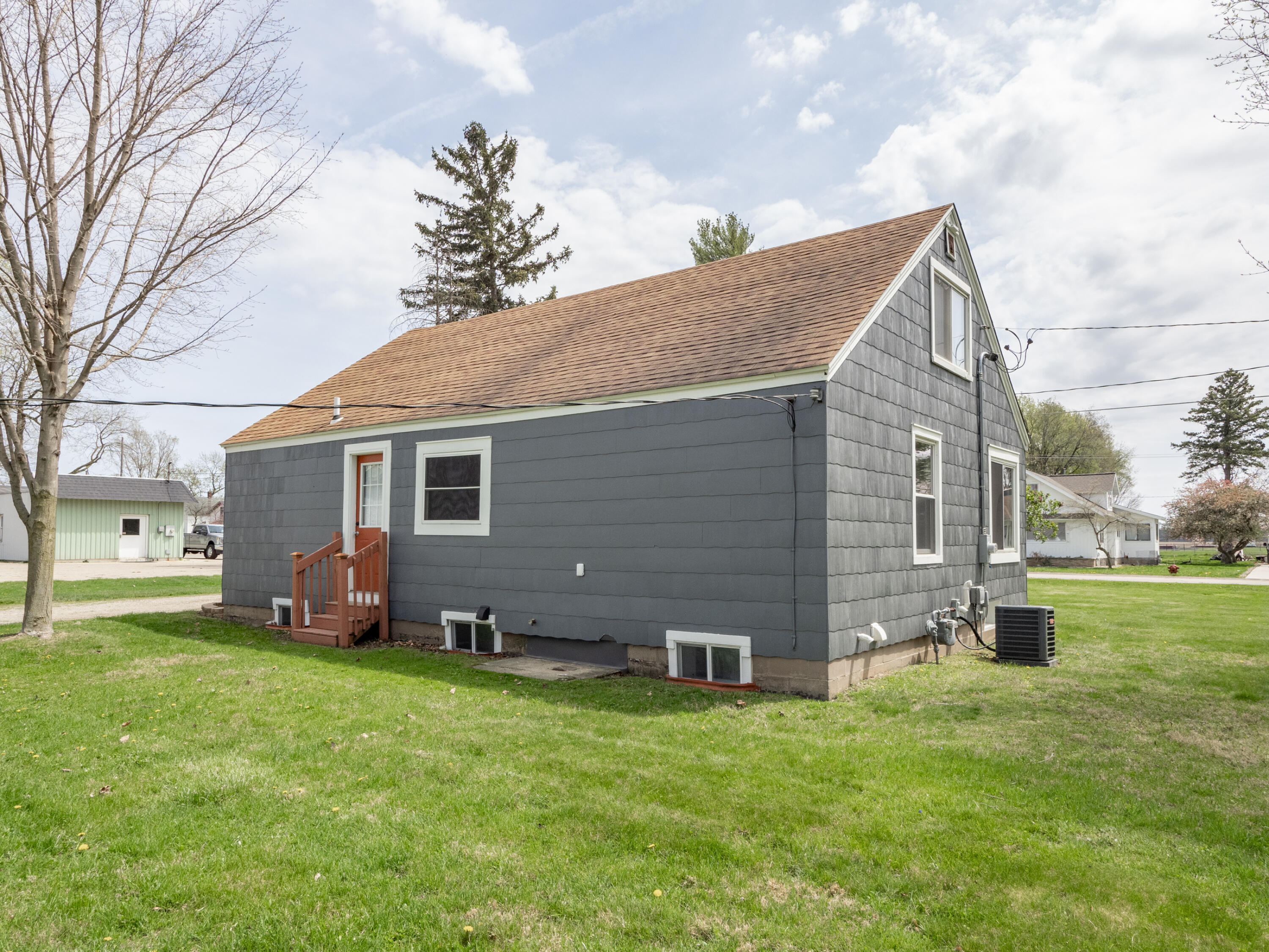 923 E Allegan Street