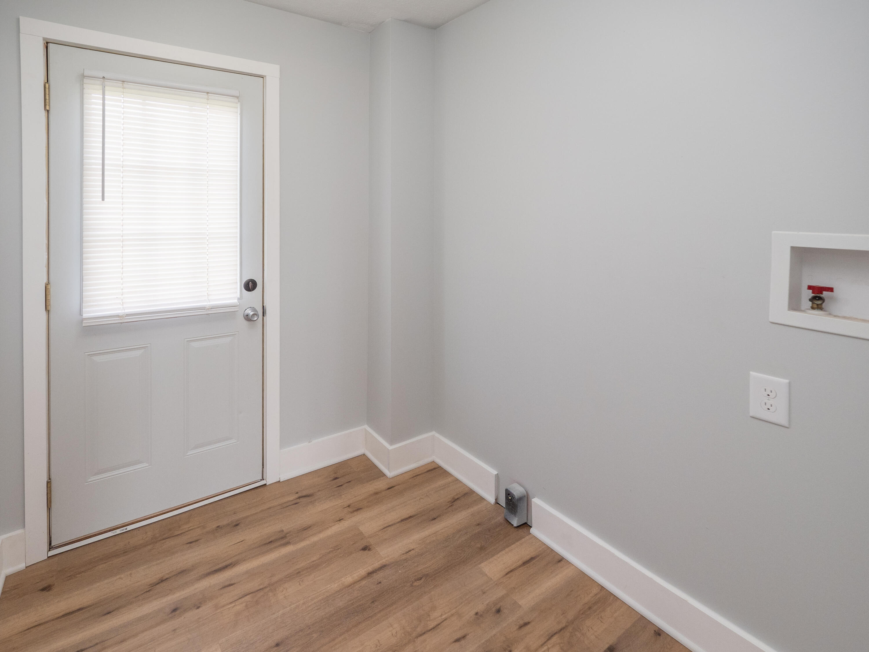 923 E Allegan Street