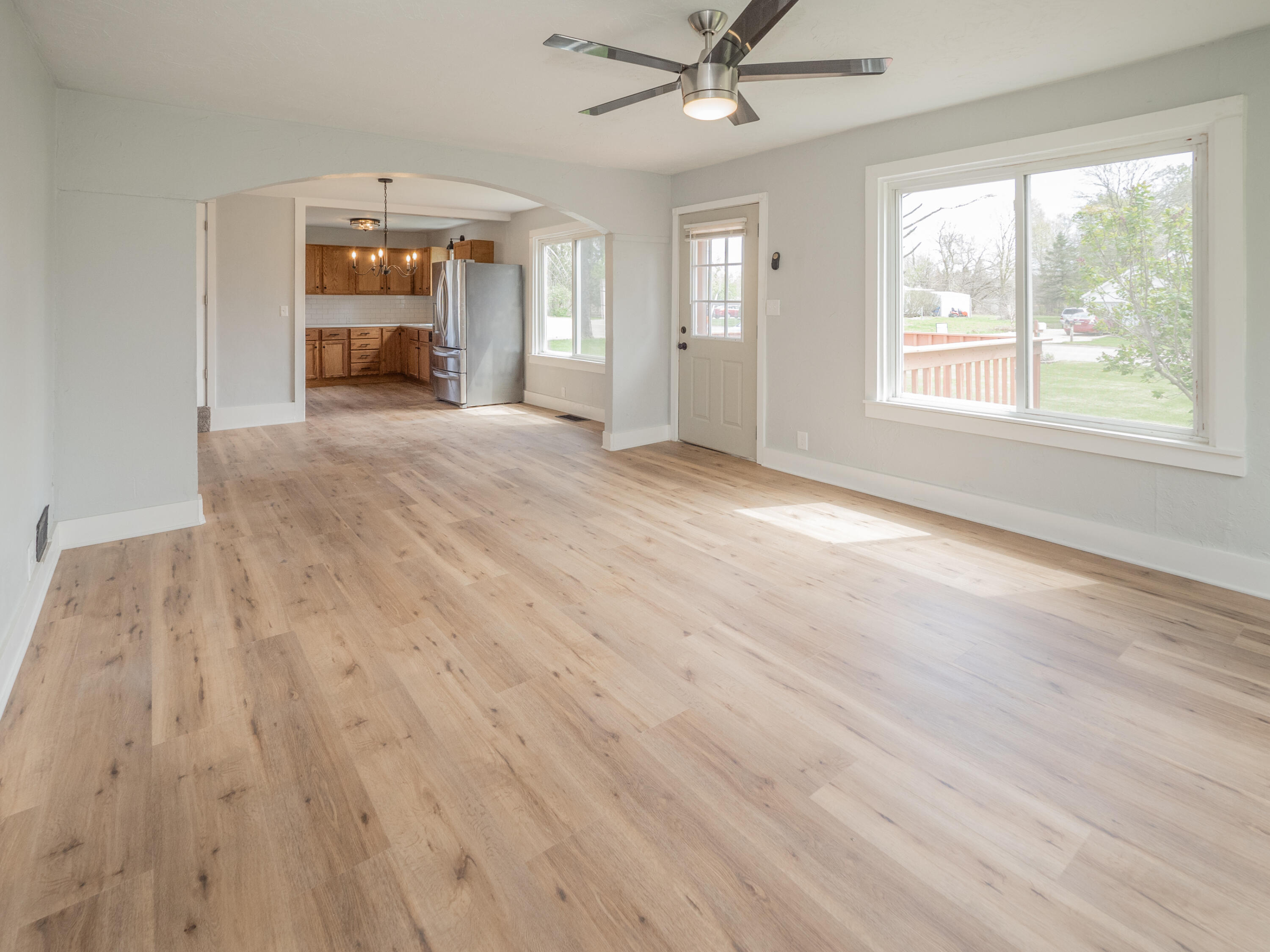 923 E Allegan Street