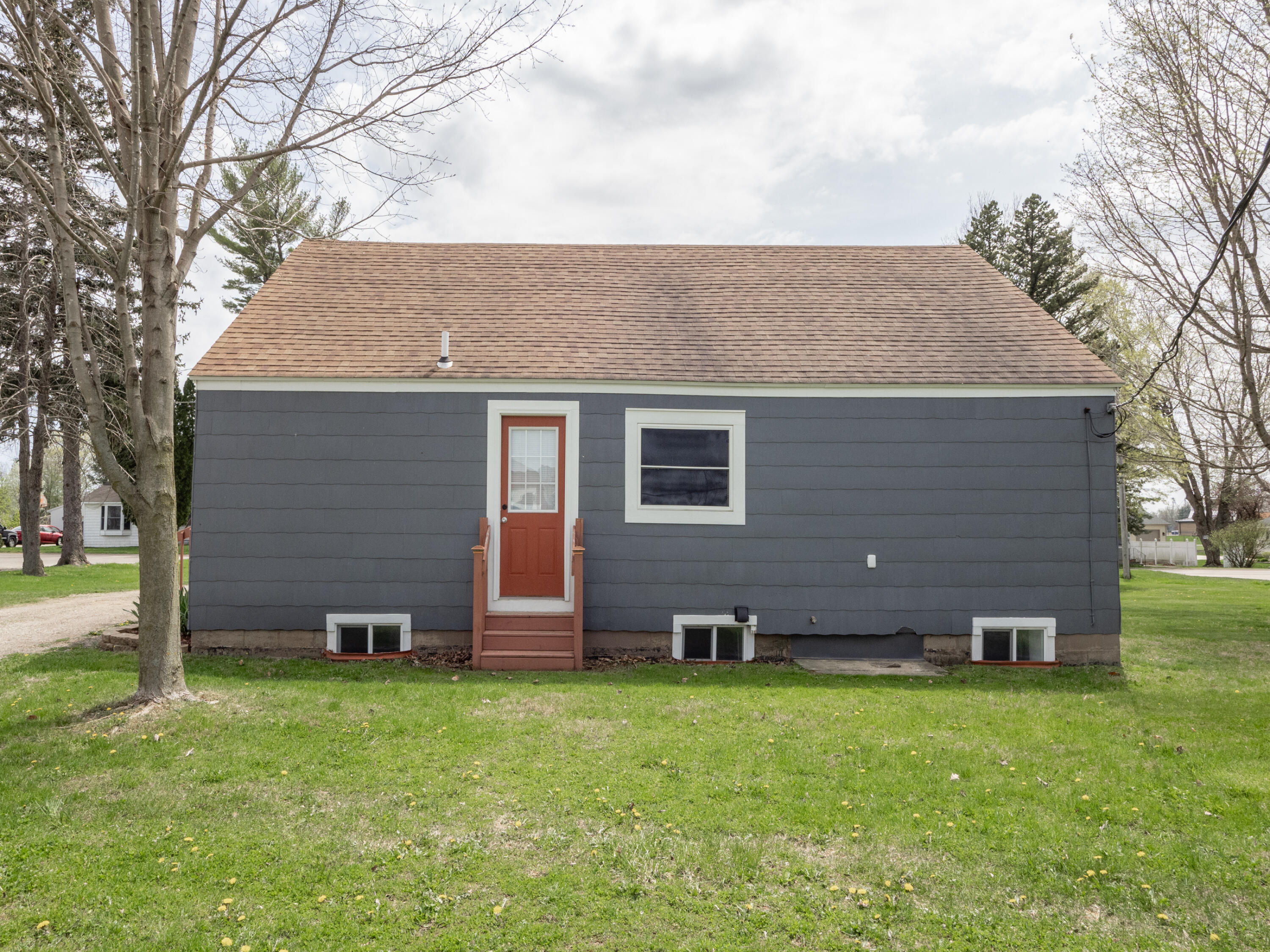 923 E Allegan Street