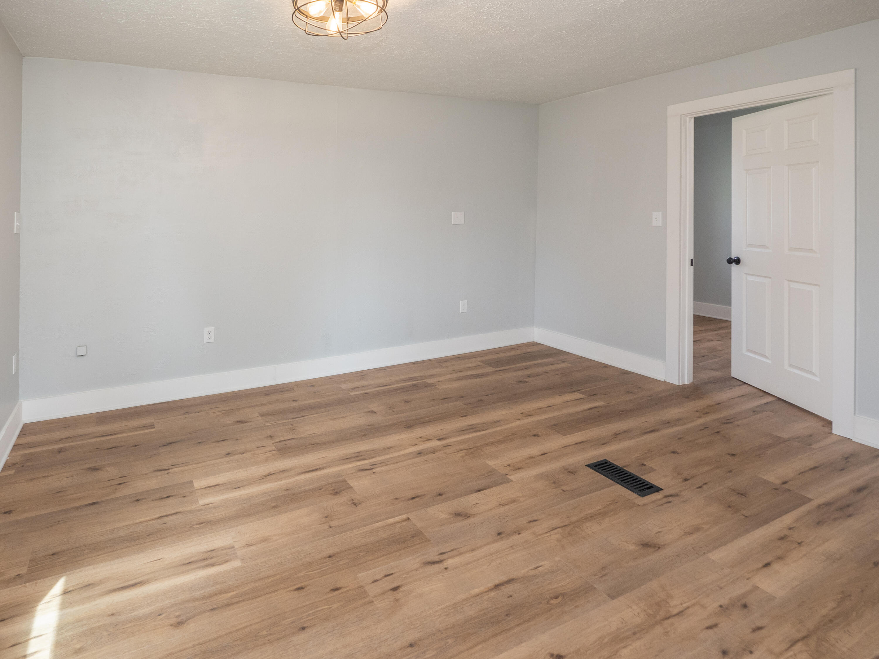 923 E Allegan Street