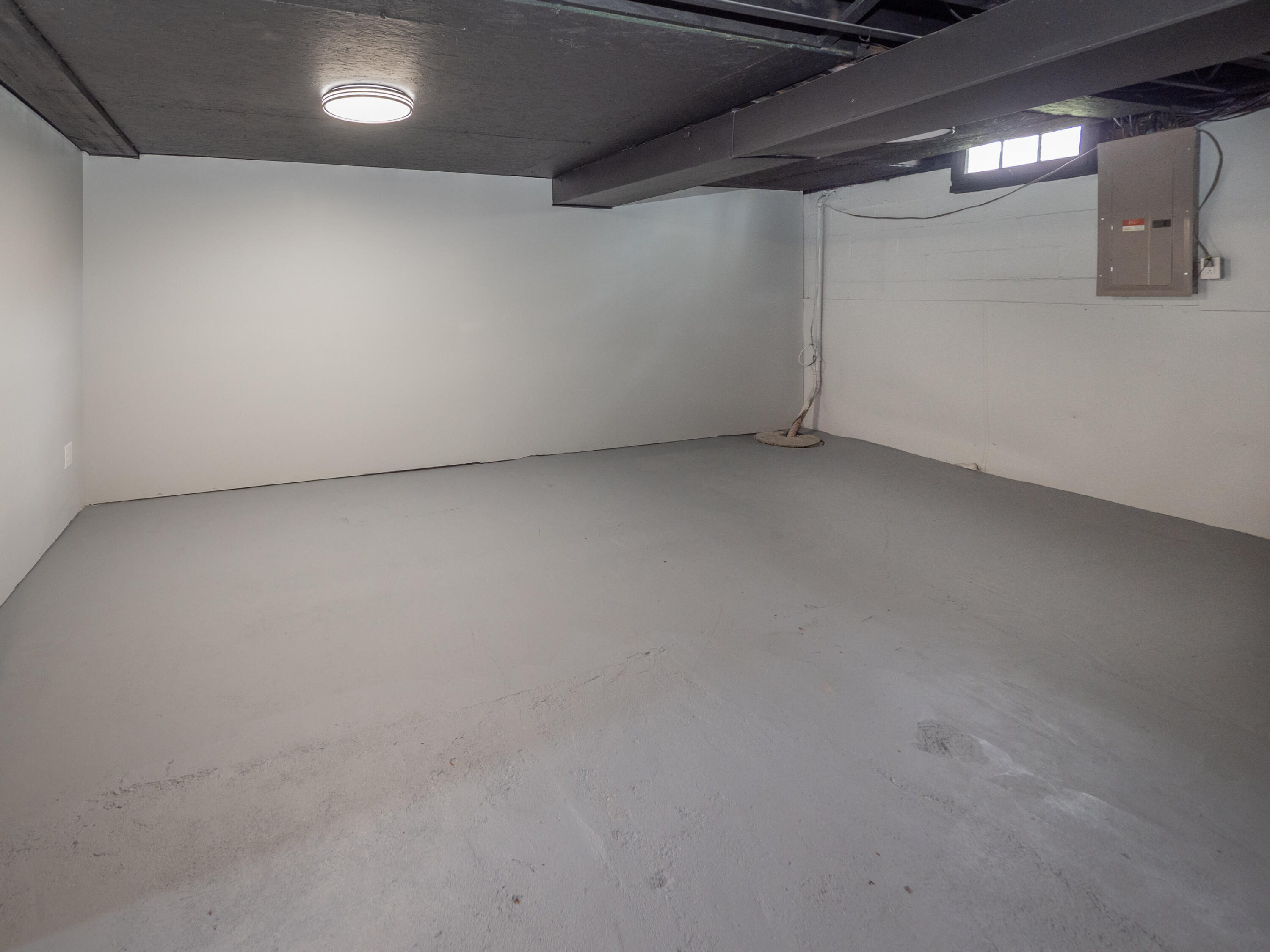 923 E Allegan Street