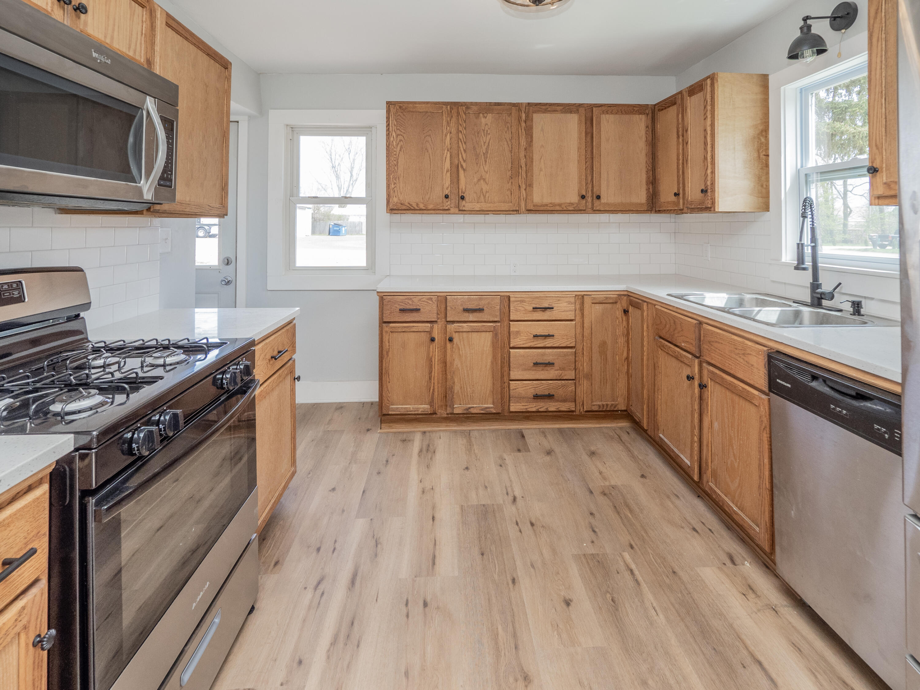 923 E Allegan Street