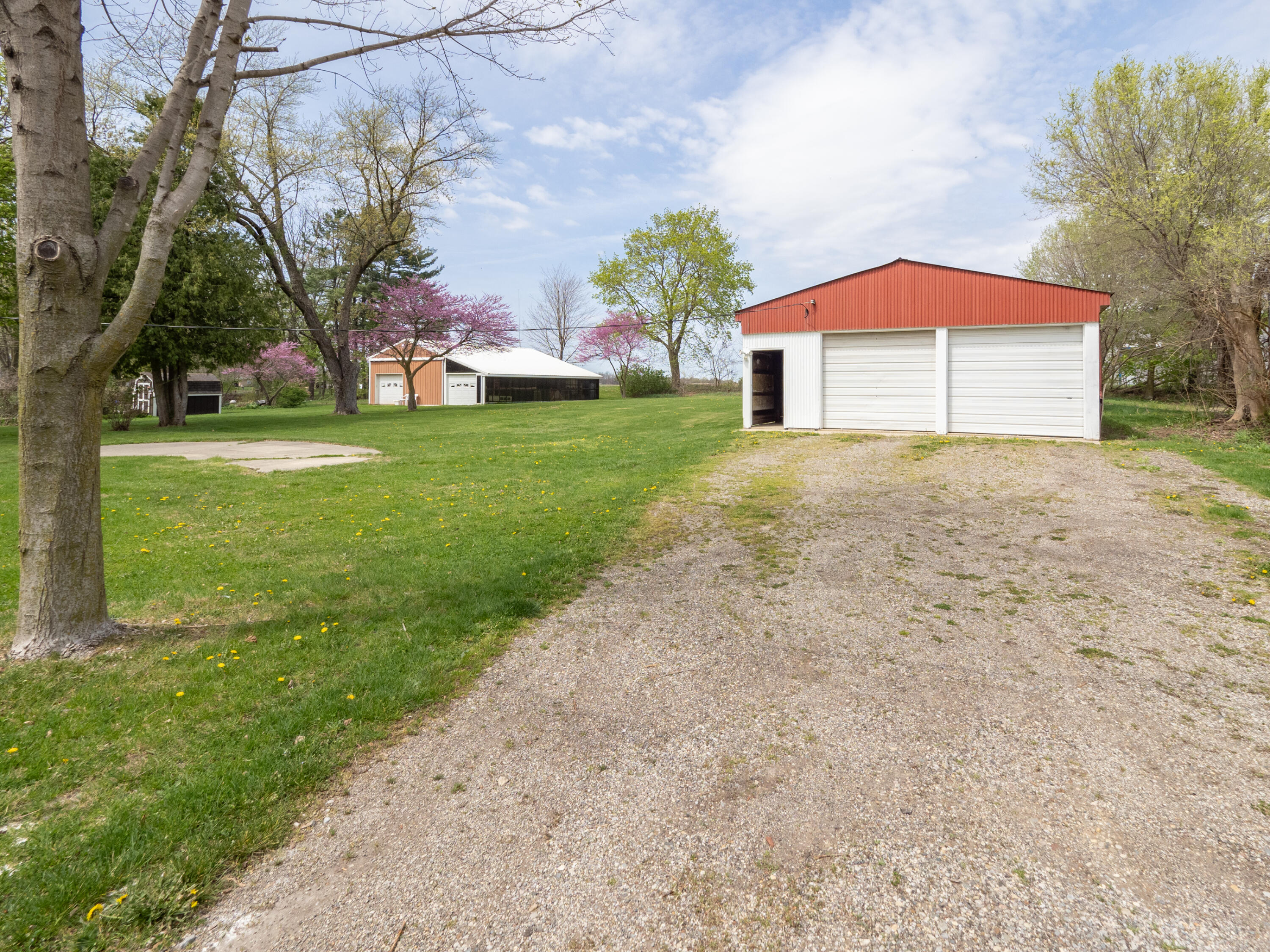 923 E Allegan Street