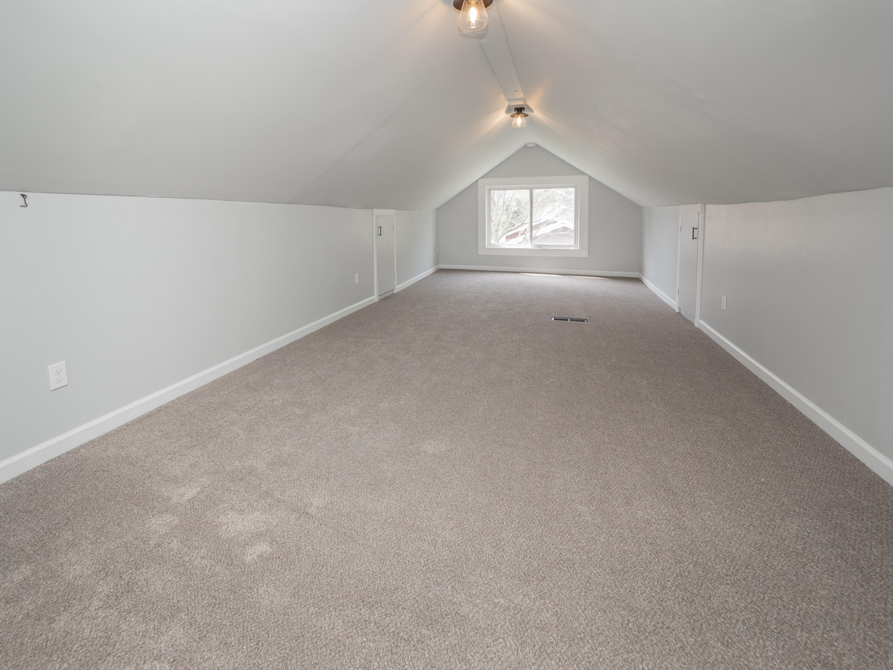 923 E Allegan Street