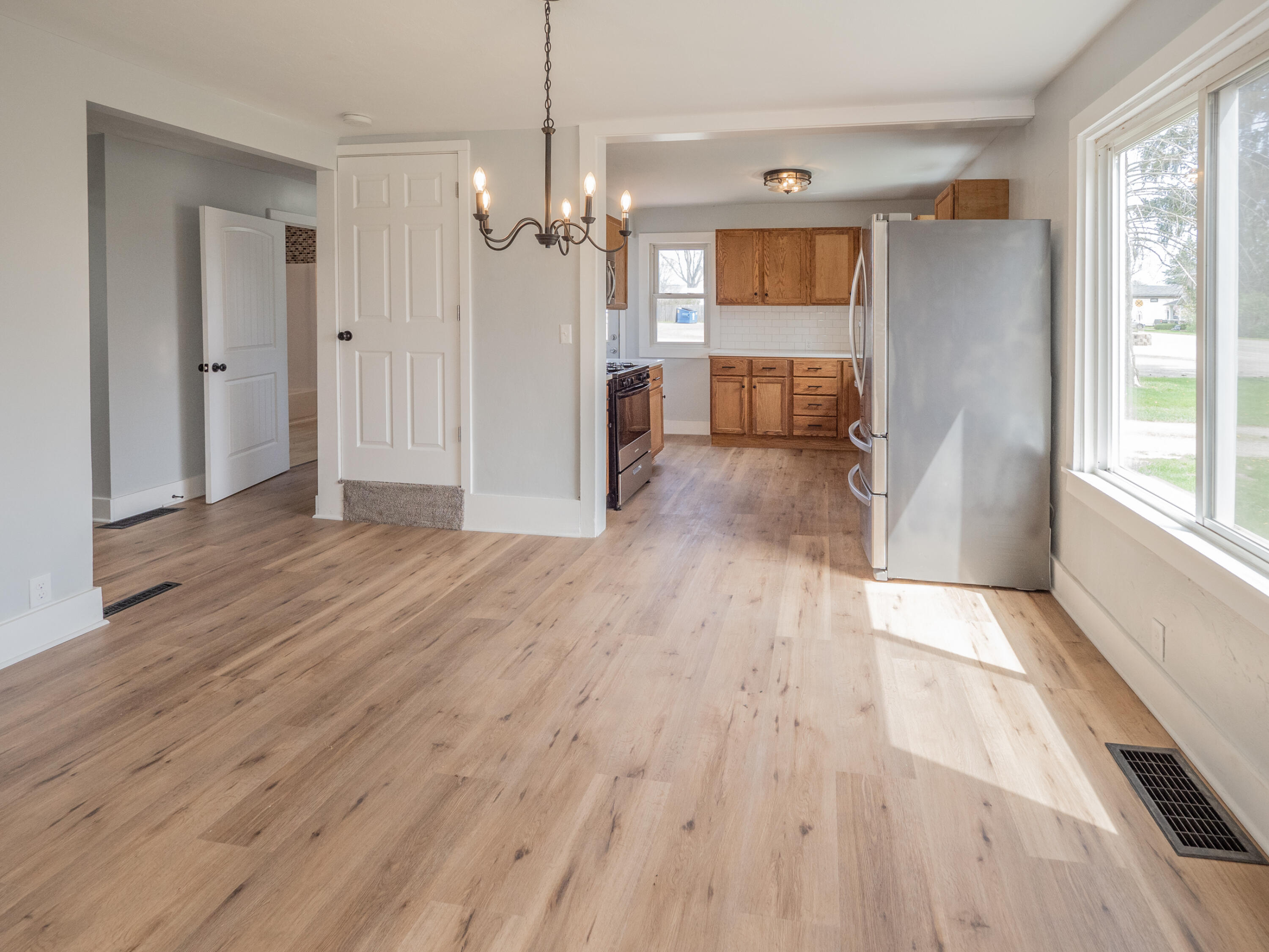 923 E Allegan Street