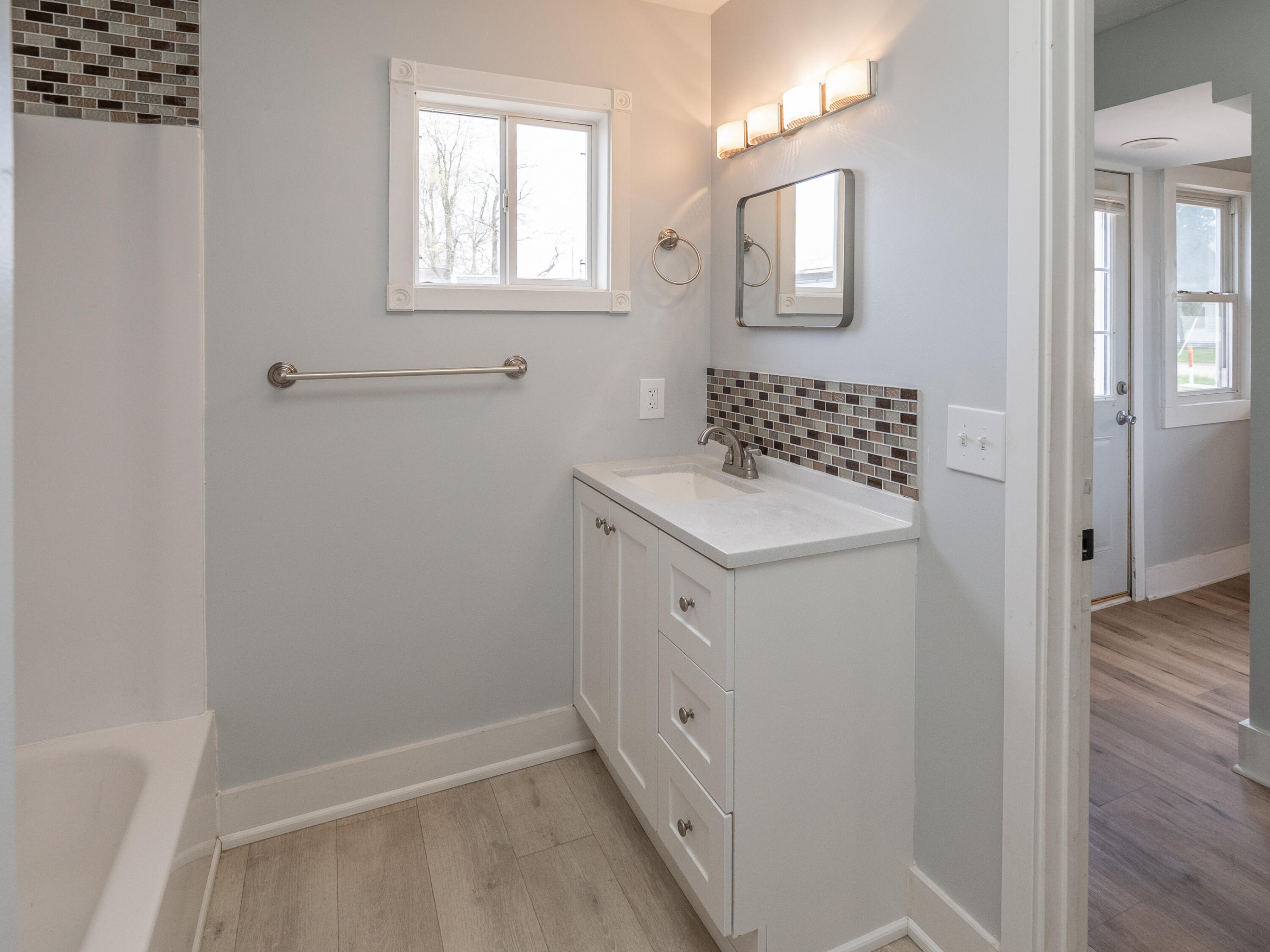 923 E Allegan Street