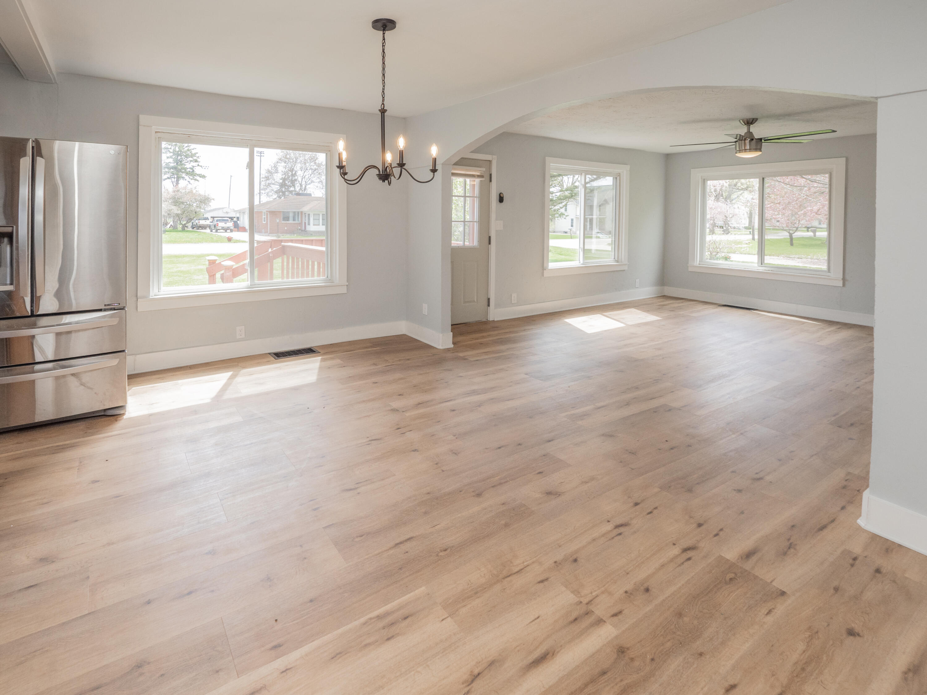 923 E Allegan Street