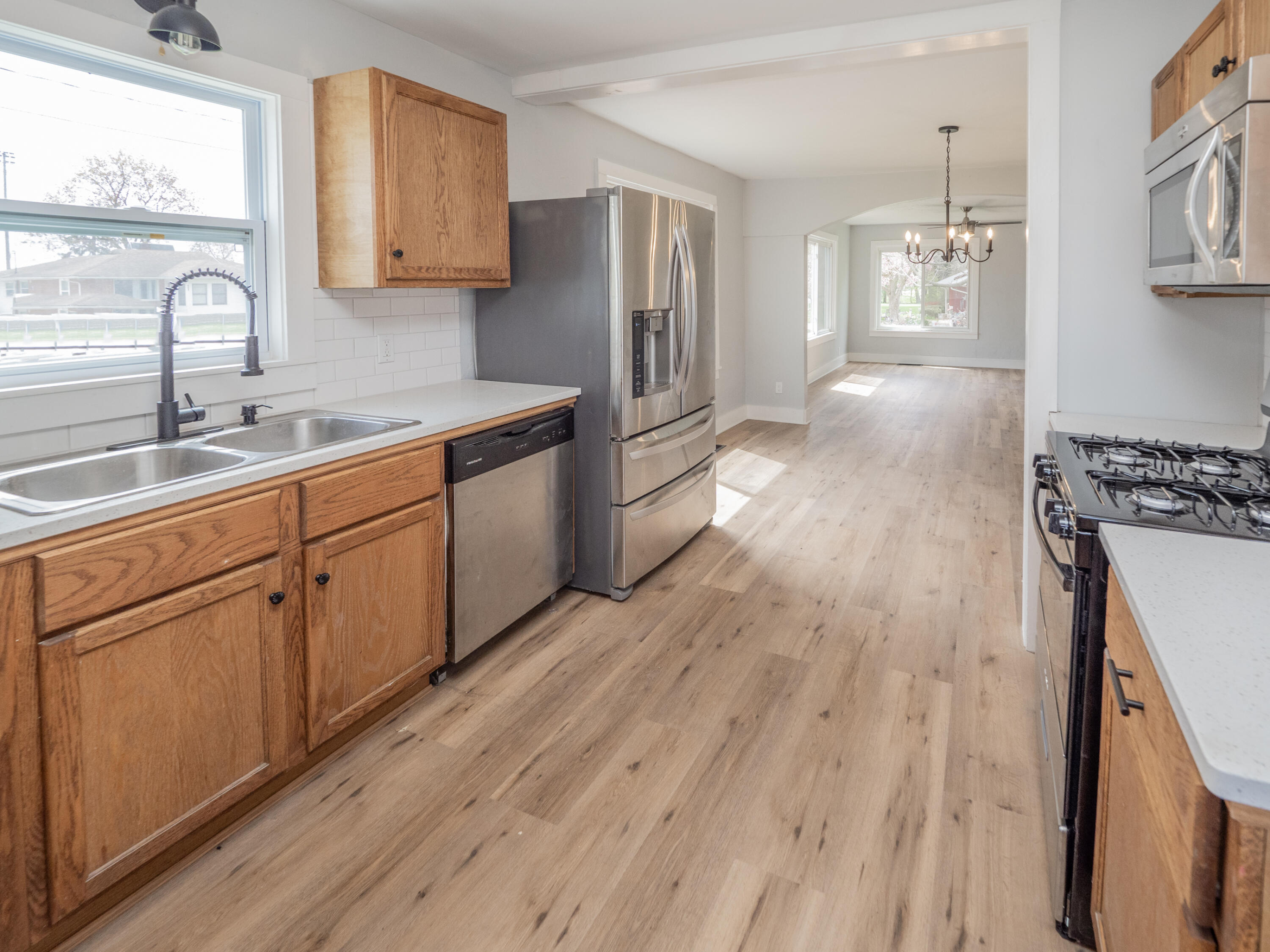 923 E Allegan Street