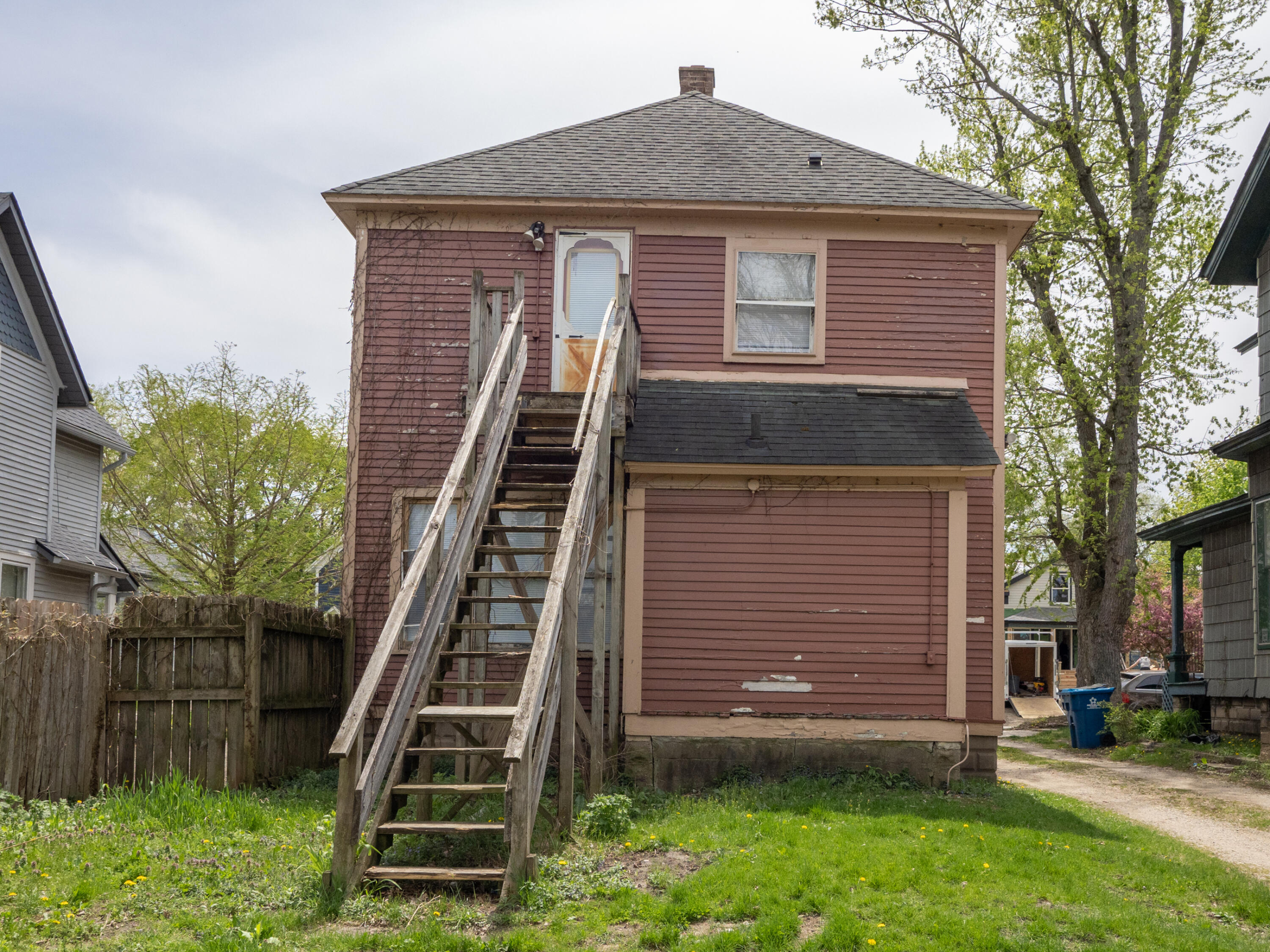 734 McCourtie Street