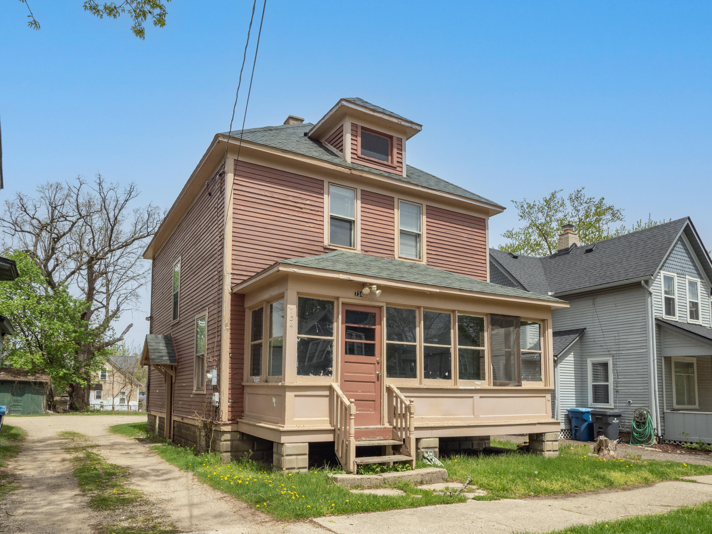 734 McCourtie Street