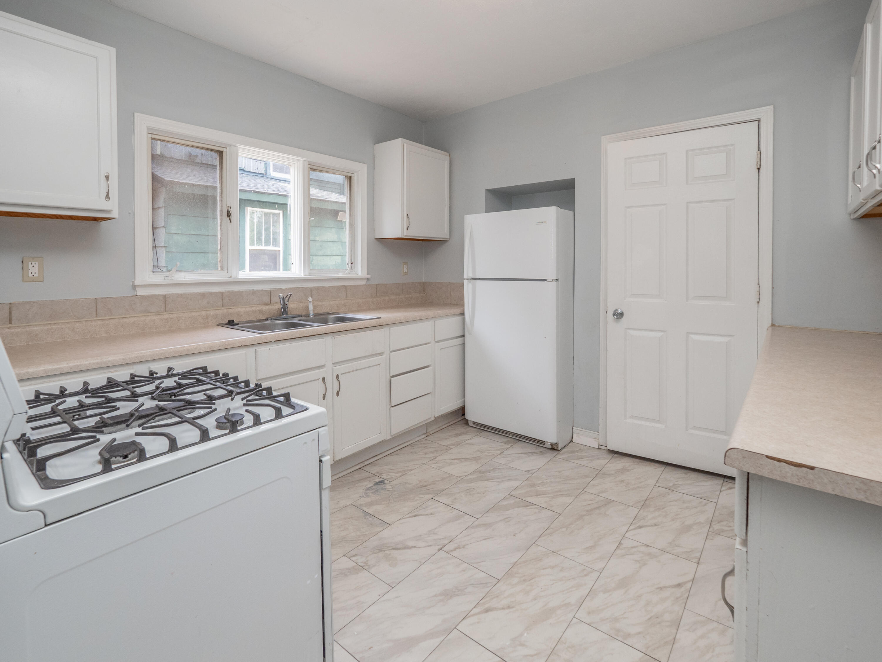 734 McCourtie Street