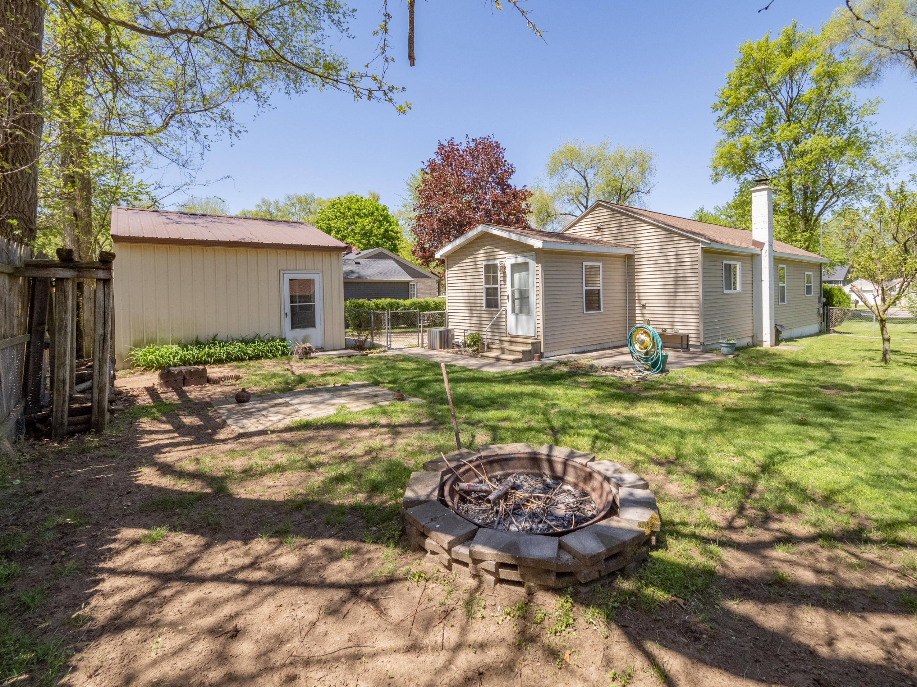 415 W Plainwell Street