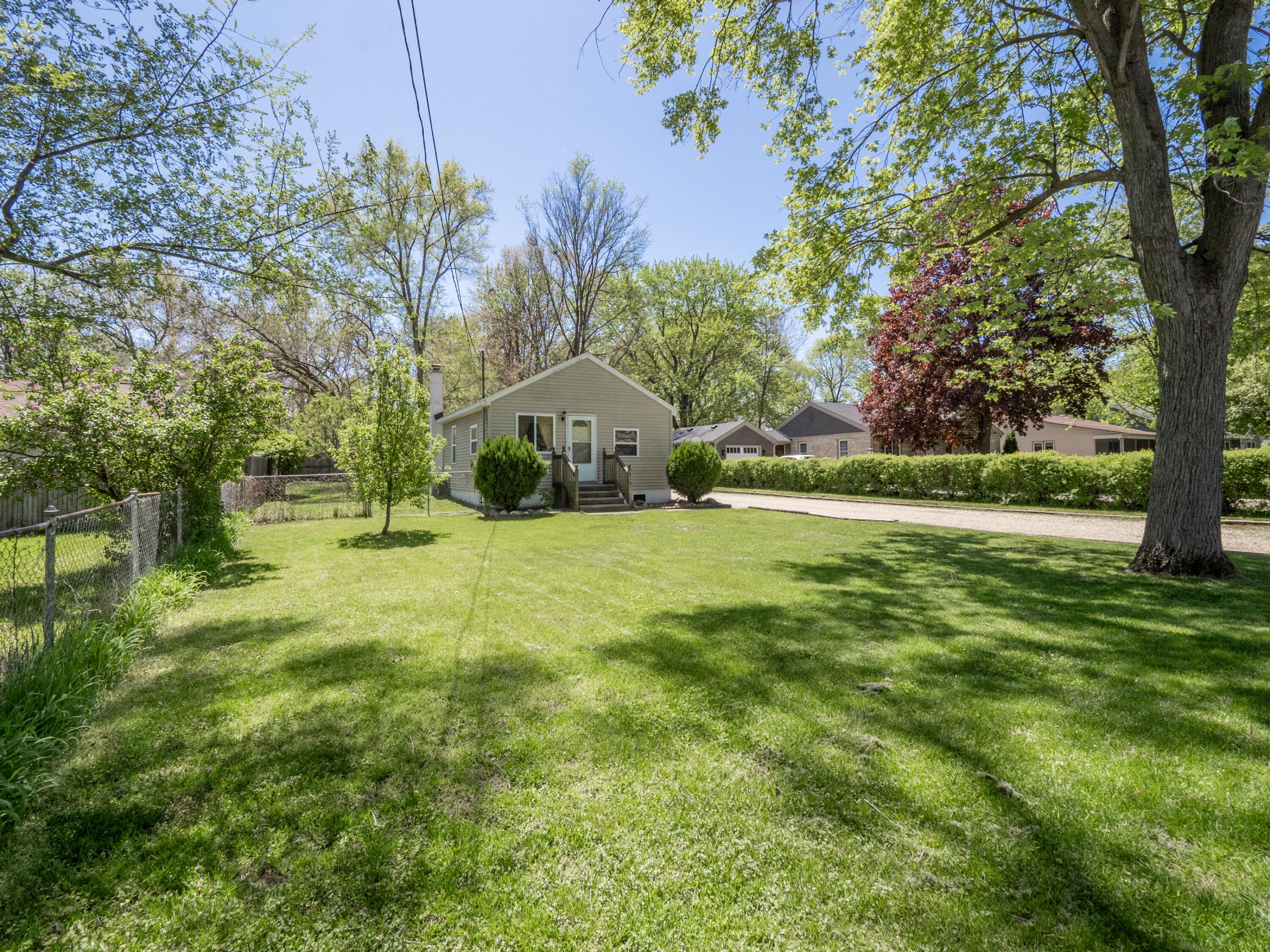 415 W Plainwell Street